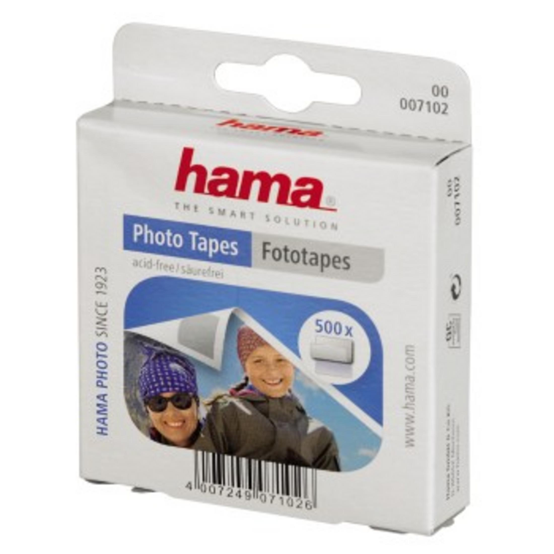 Pudełko taśm fotograficznych Hama. Białe pudełko ze zdjęciami dwóch osób, niebieskie i białe detale.