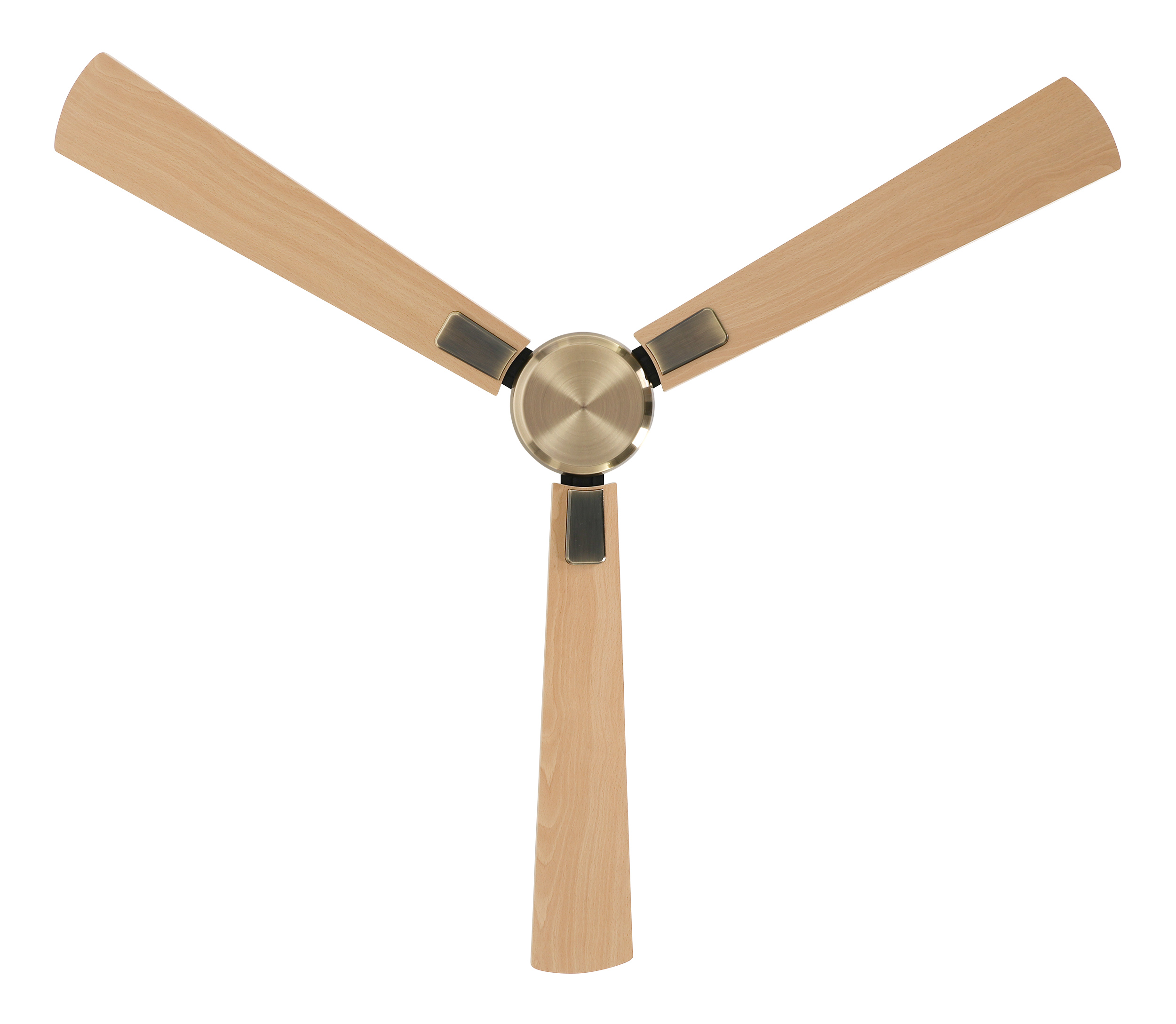 Draufsicht auf einen Deckenventilator mit drei hellen Holzblättern. Weißer Hintergrund.