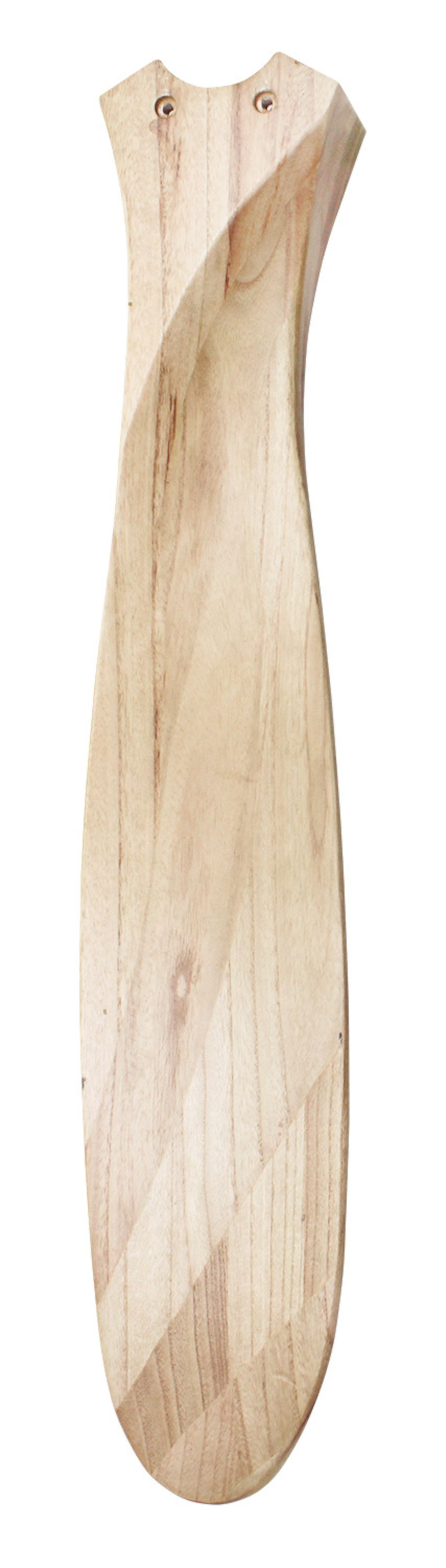Una pala di ventilatore da soffitto in legno marrone chiaro, lunga e curva, con un design a torsione, isolata su sfondo bianco.