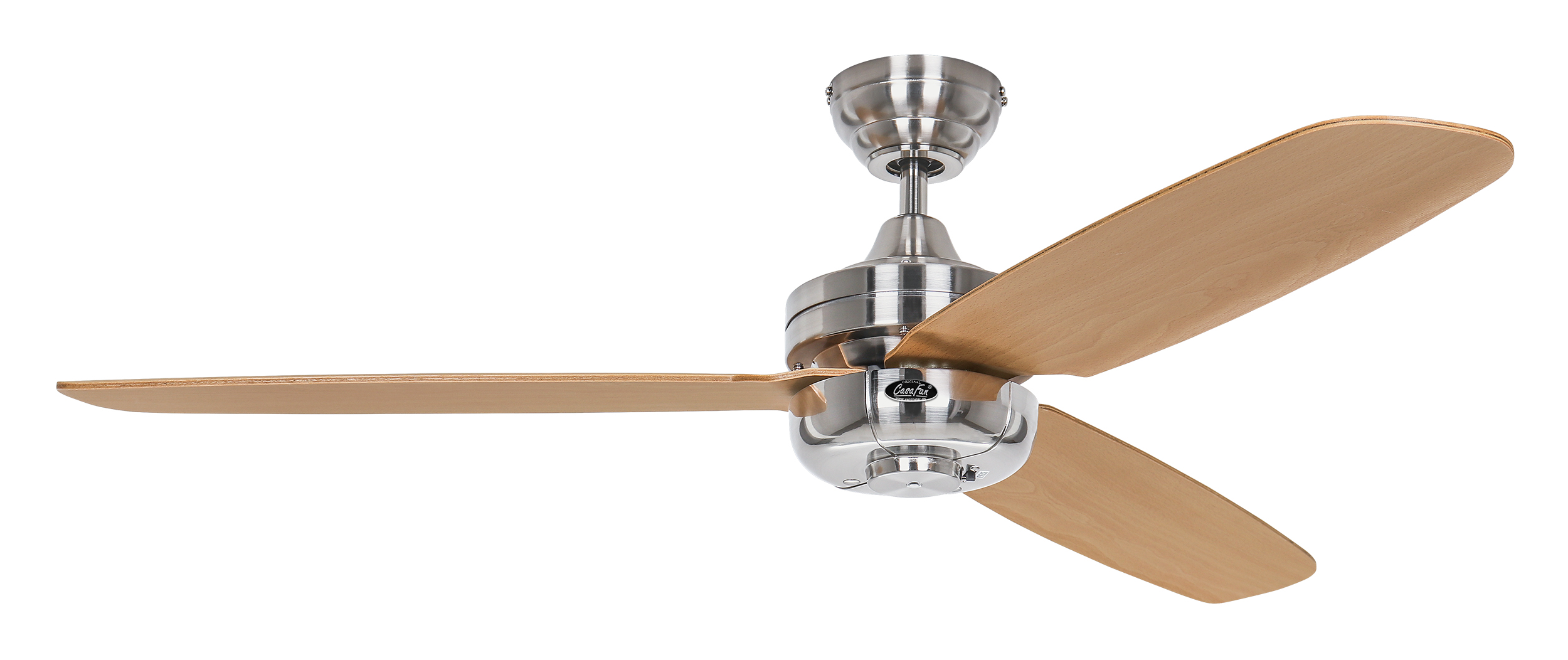 Un ventilatore da soffitto argentato con pale in legno, isolato su sfondo bianco.