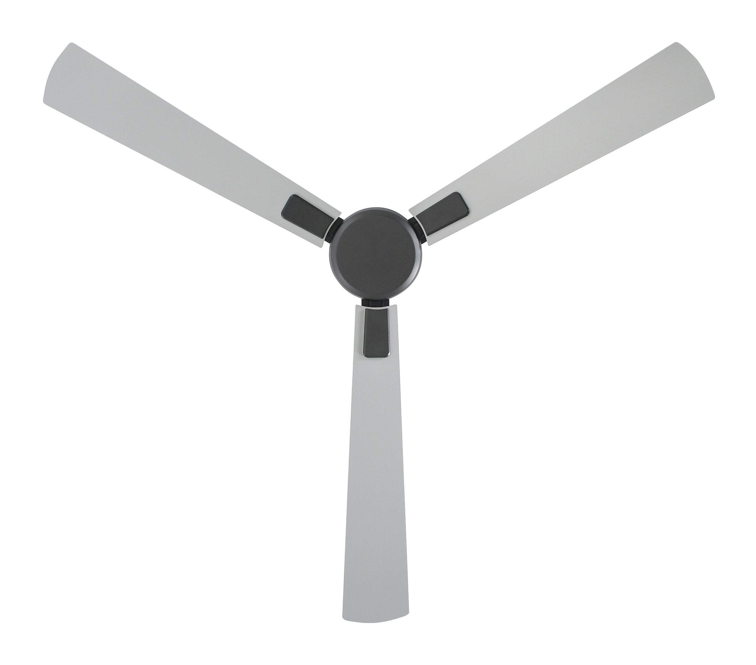 Un ventilatore da soffitto con tre pale argentate e un mozzo centrale scuro.