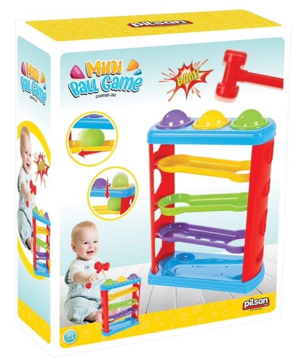 Ein Kinderspielzeug mit Rampen und Bällen und ein Kind, das damit spielt.