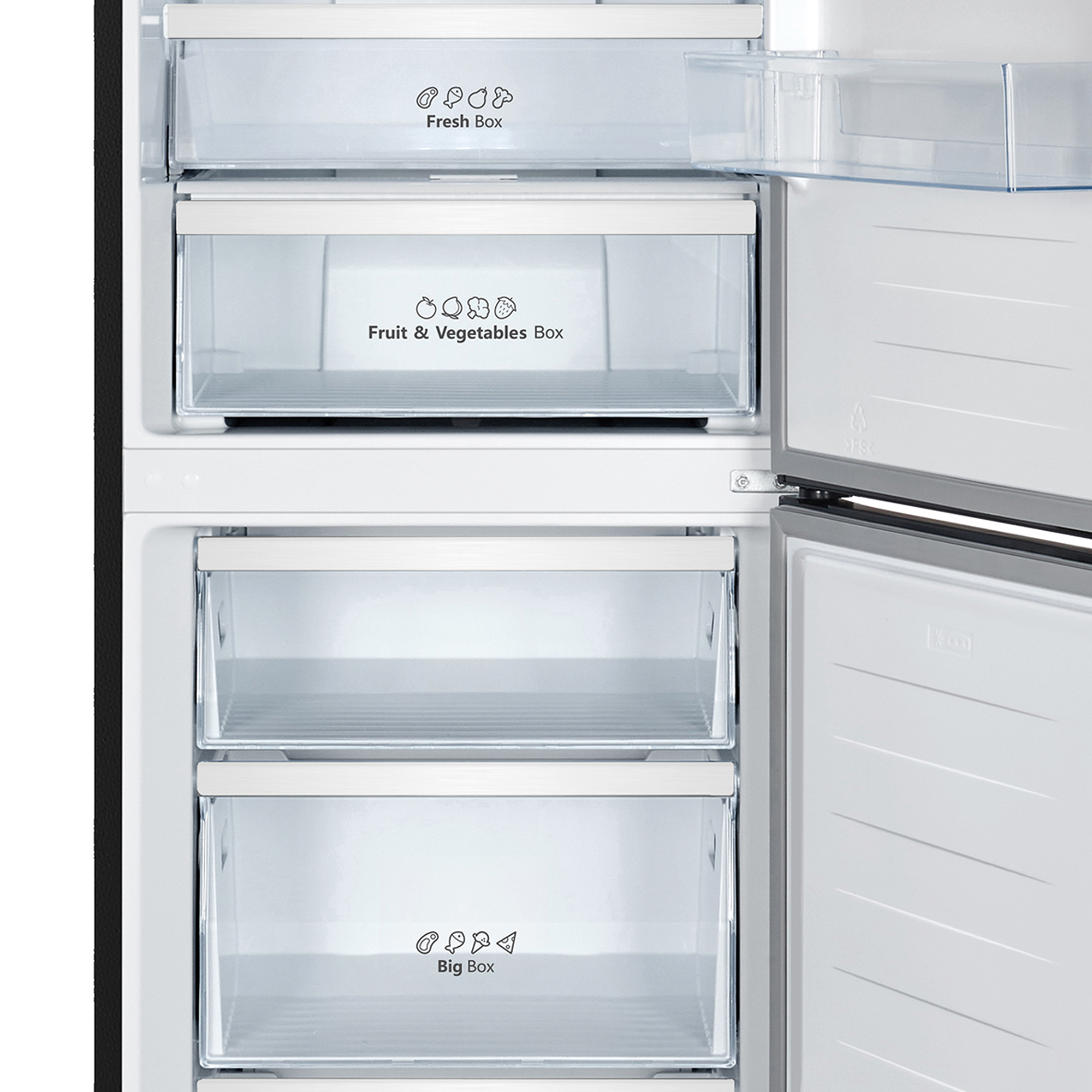 Interior de nevera mostrando la caja de frutas, la caja de verduras y compartimentos grandes.