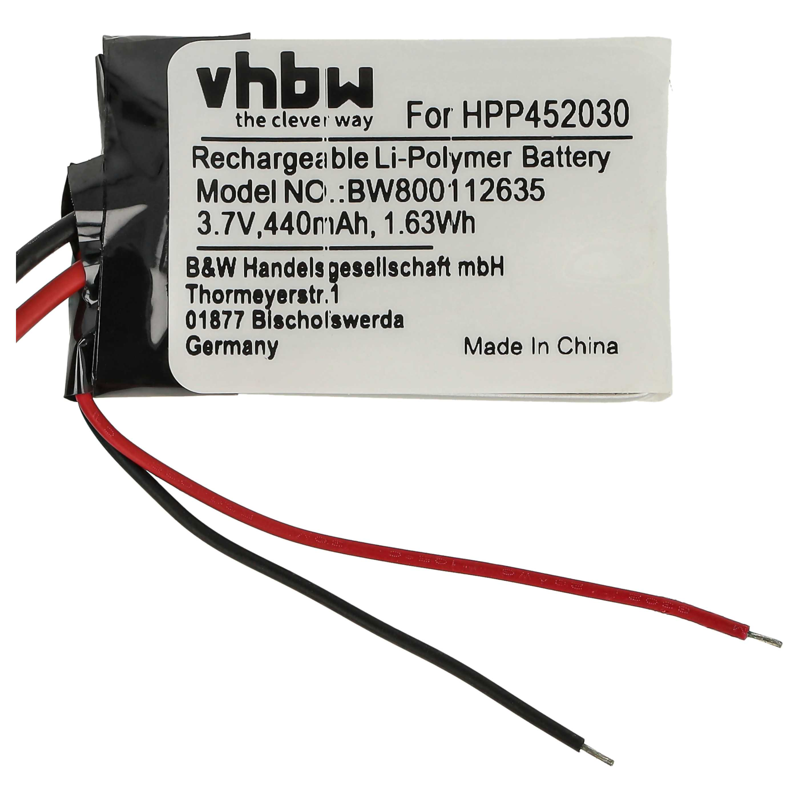 Rechteckiges weiß-schwarzes Batteriepaket mit Text und Drähten, auf weißem Grund.