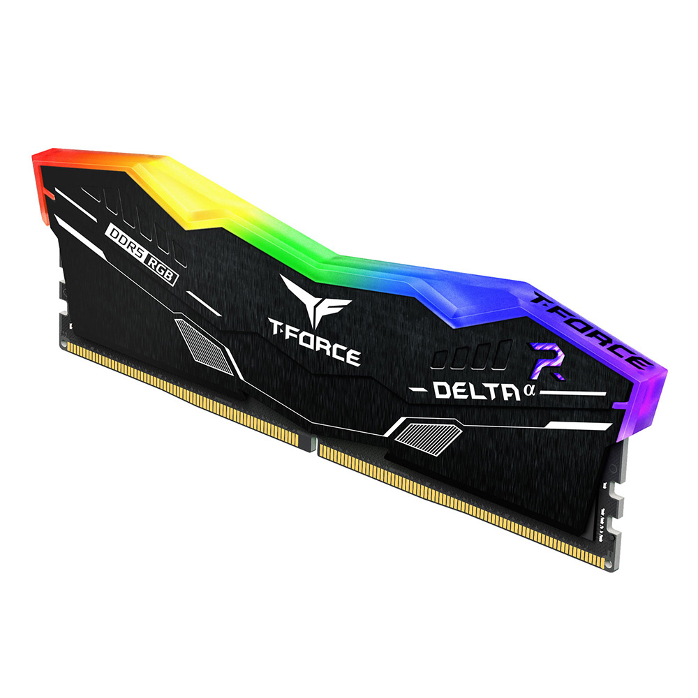 Moduł RAM DDR5 RGB z tęczowym oświetleniem, czarnym rozpraszaczem ciepła, marką T-FORCE, białe tło.