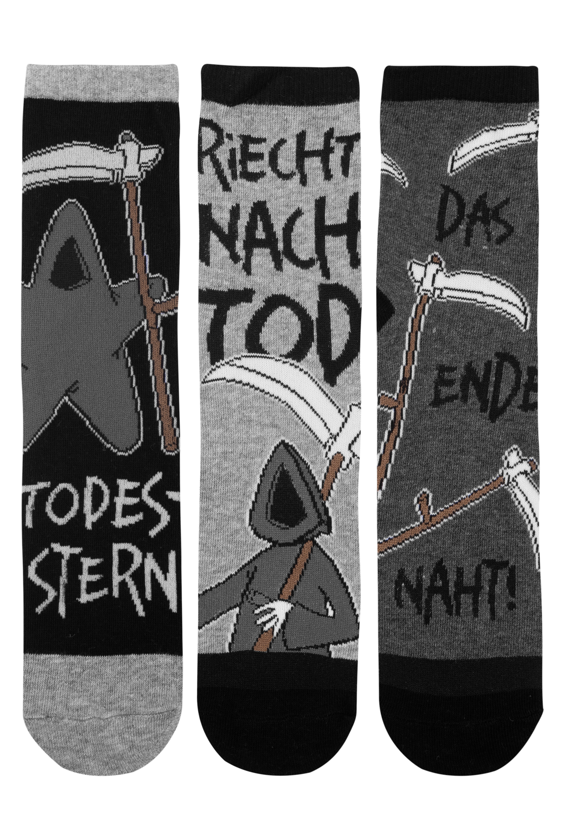 Drei Socken mit Sensenmann-Designs. Sie haben Text in Grau und Schwarz.