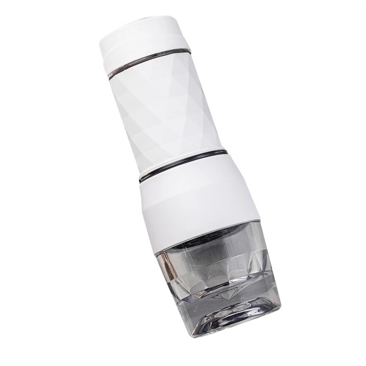 Weiße und transparente Wasserflasche. Der obere und untere Teil sind weiß, die Mitte ist geometrisch transparent.