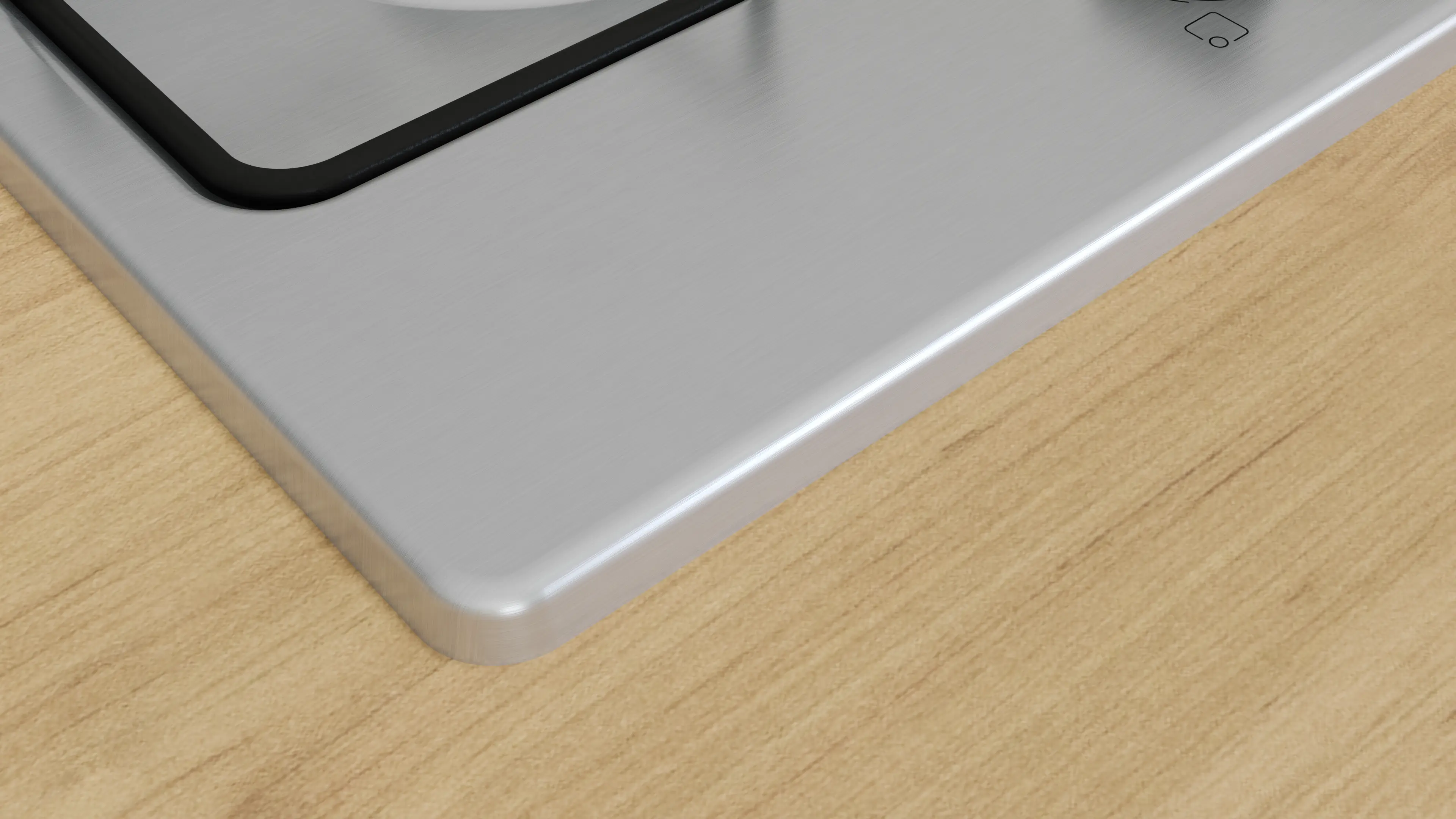 Zbliżenie srebrnej płyty kuchennej na drewnianej powierzchni.