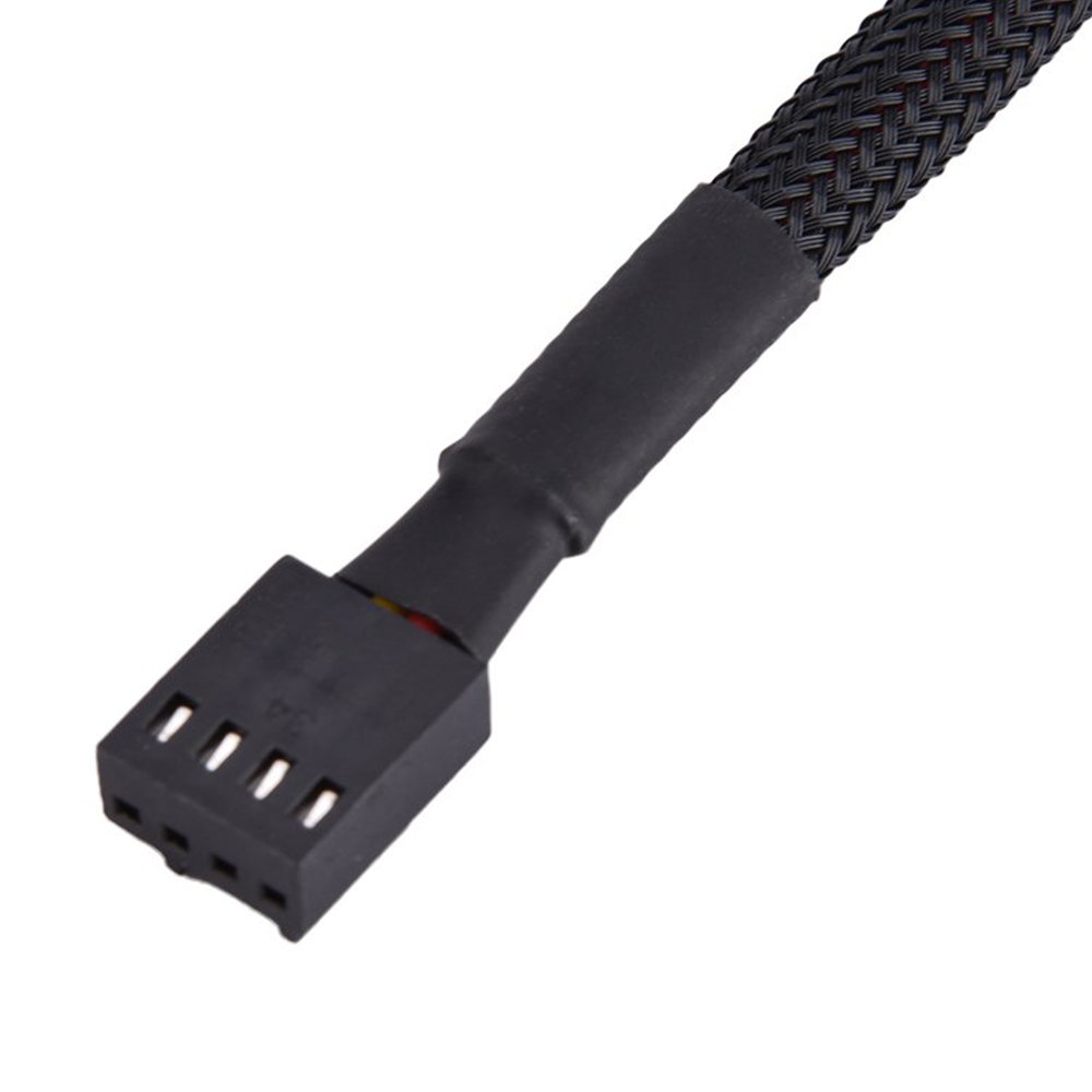 Schwarzer Stecker für einen Lüfter, mit mehreren Pins und einem schwarzen geflochtenen Kabel.