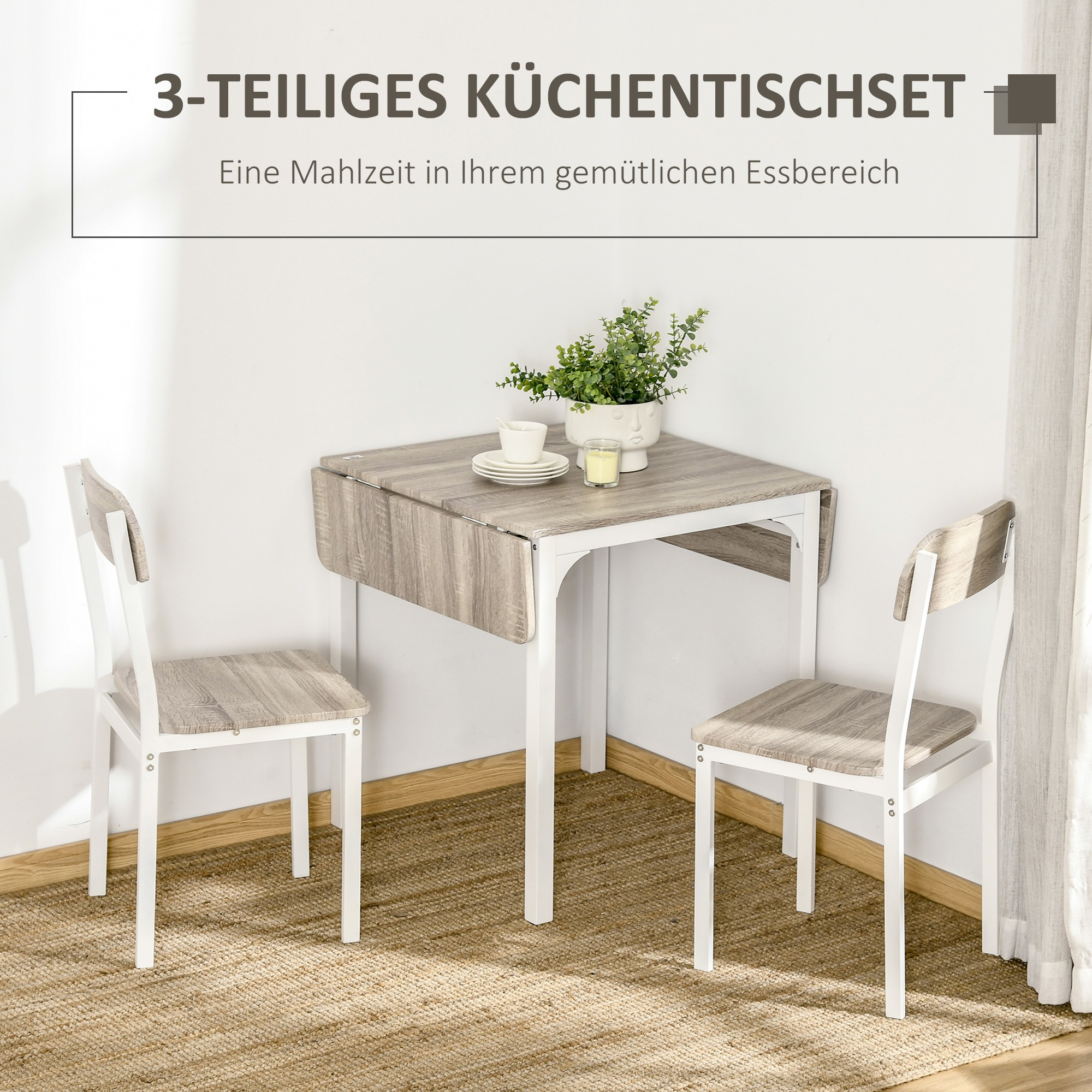 Ein kleines Esszimmer-Set mit Tisch und zwei Stühlen. Das Set ist hellbraun und weiß, mit neutralem Hintergrund.