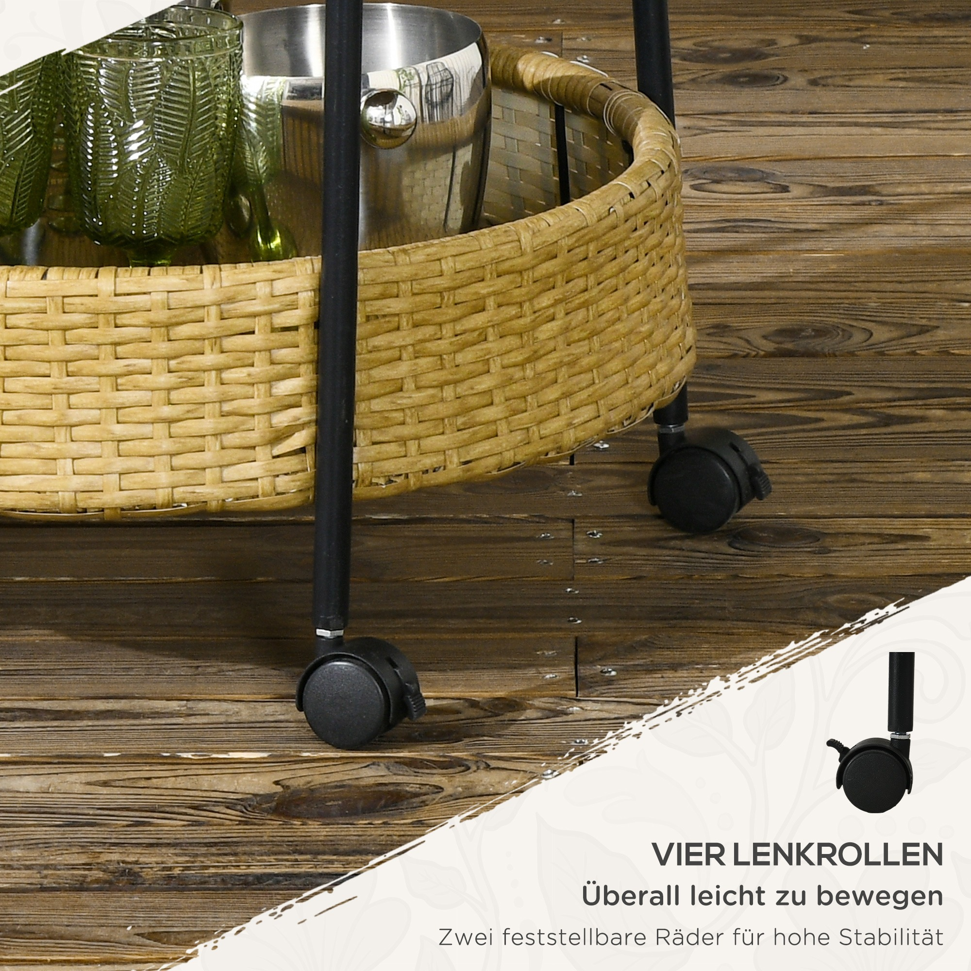 Servierwagen mit Weidenkörben, schwarzem Rahmen und Rädern auf einem Holzboden.