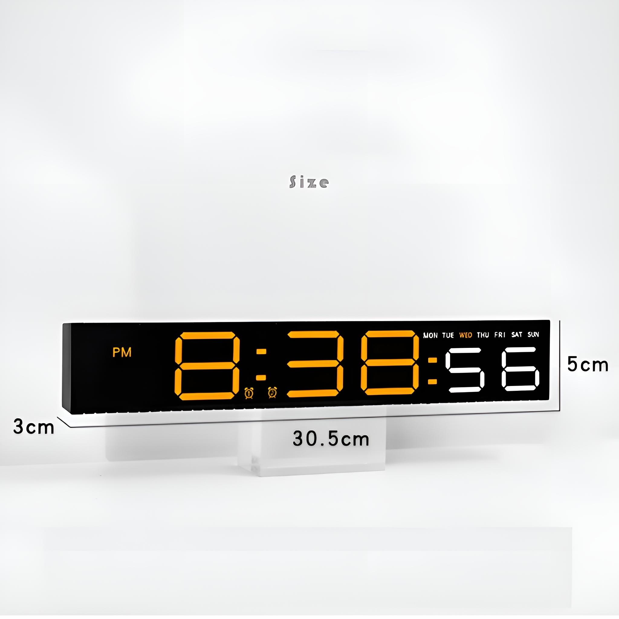 Schwarze Digitaluhr, die 8:38:56 anzeigt, mit Größenangaben.