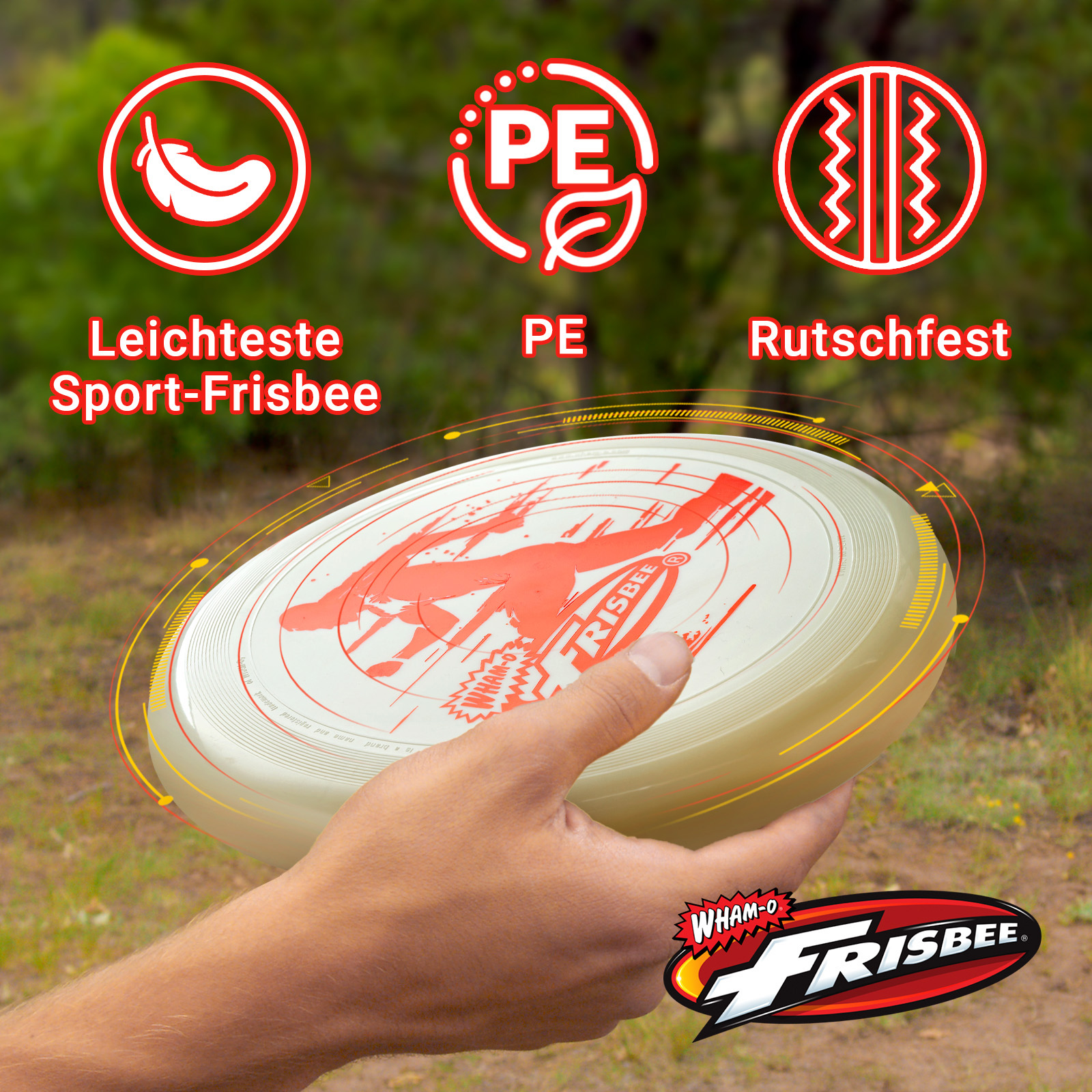 Person hält gelb-weiße Frisbee mit Text vor verschwommenem grünen Hintergrund.
