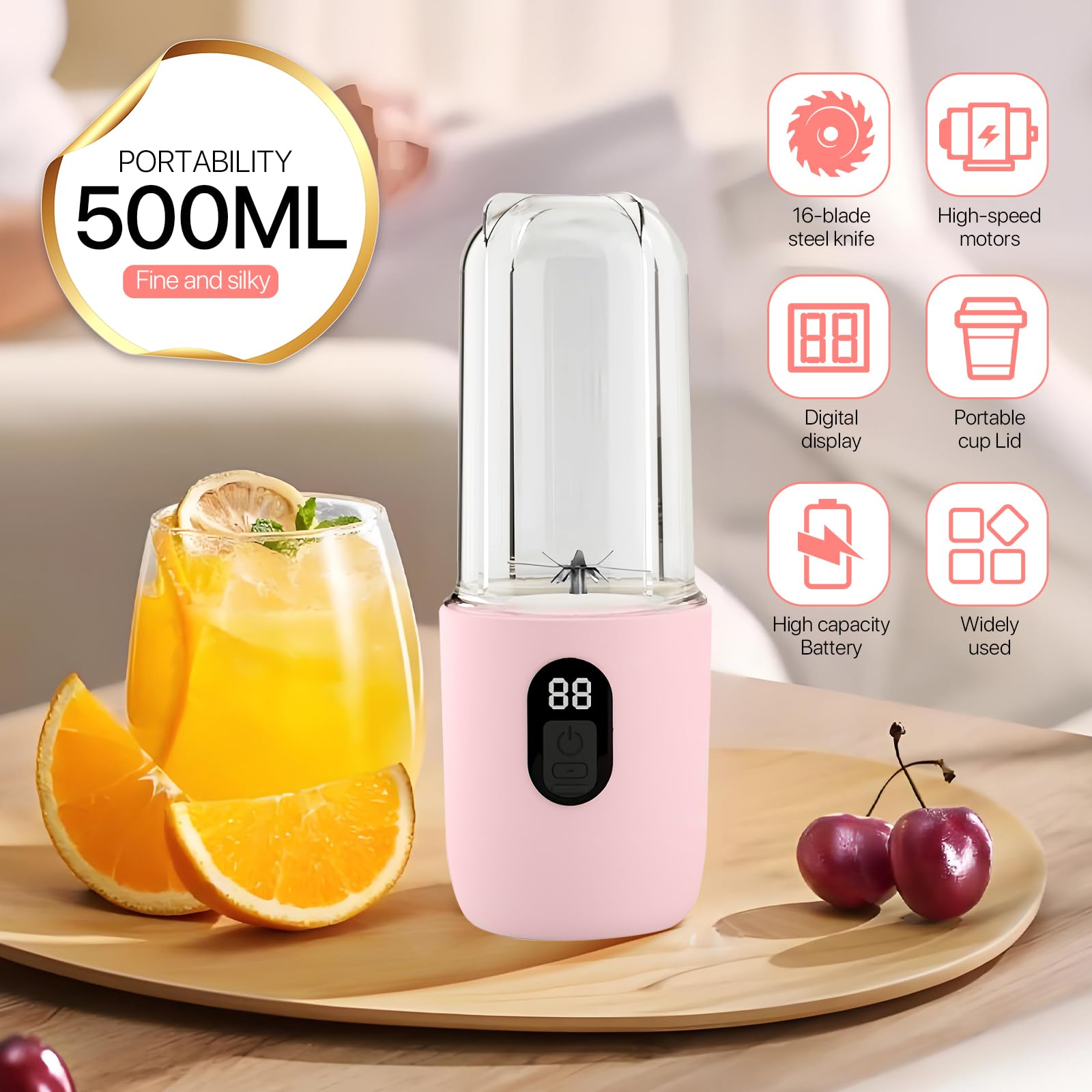 Rosa tragbarer Mixer mit einem Glas Orangensaft, Orangenscheiben und Kirschen.