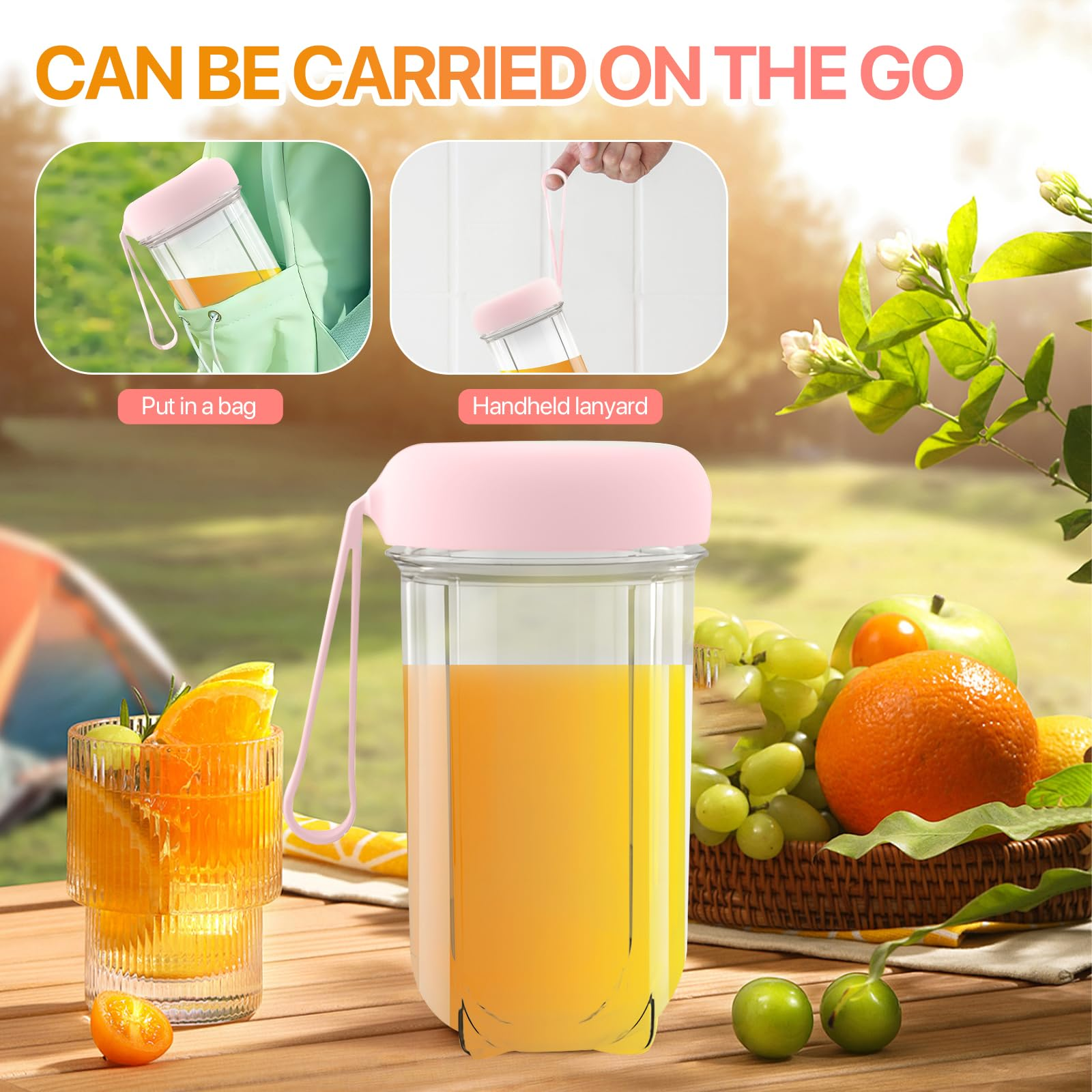 Ein tragbarer Mixer mit Orangensaft, Orangenscheiben und einem Glas Orangensaft auf einem Tisch.