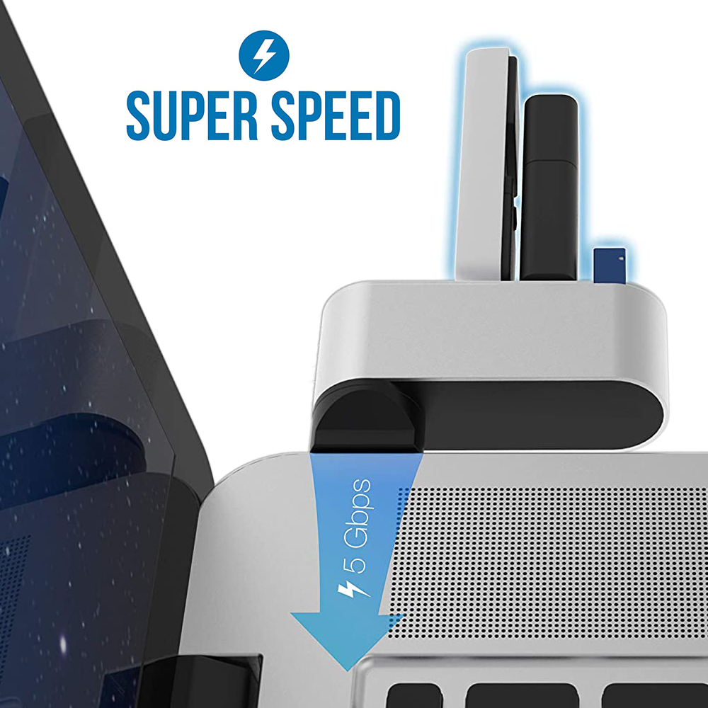 USB-Hub, der an einen Laptop angeschlossen ist, mit Super-Speed-Symbol und 5 Gbit/s Datenübertragungsrate.