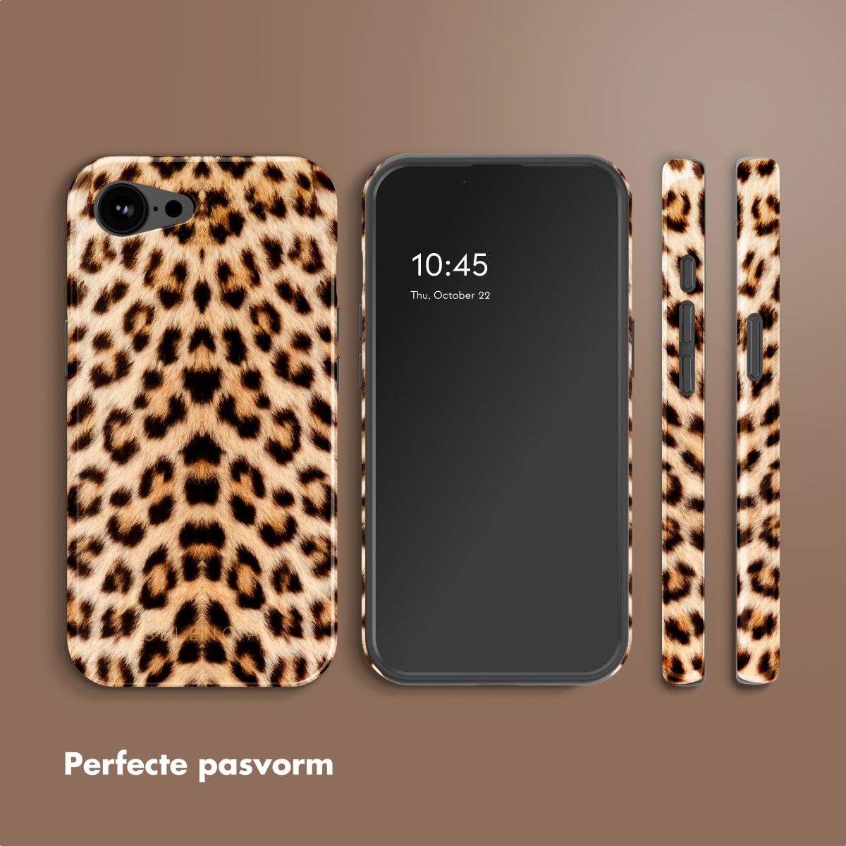 Telefoon met bijpassende luipaardprint hoes en zijkanten. Het scherm toont de tijd en datum.