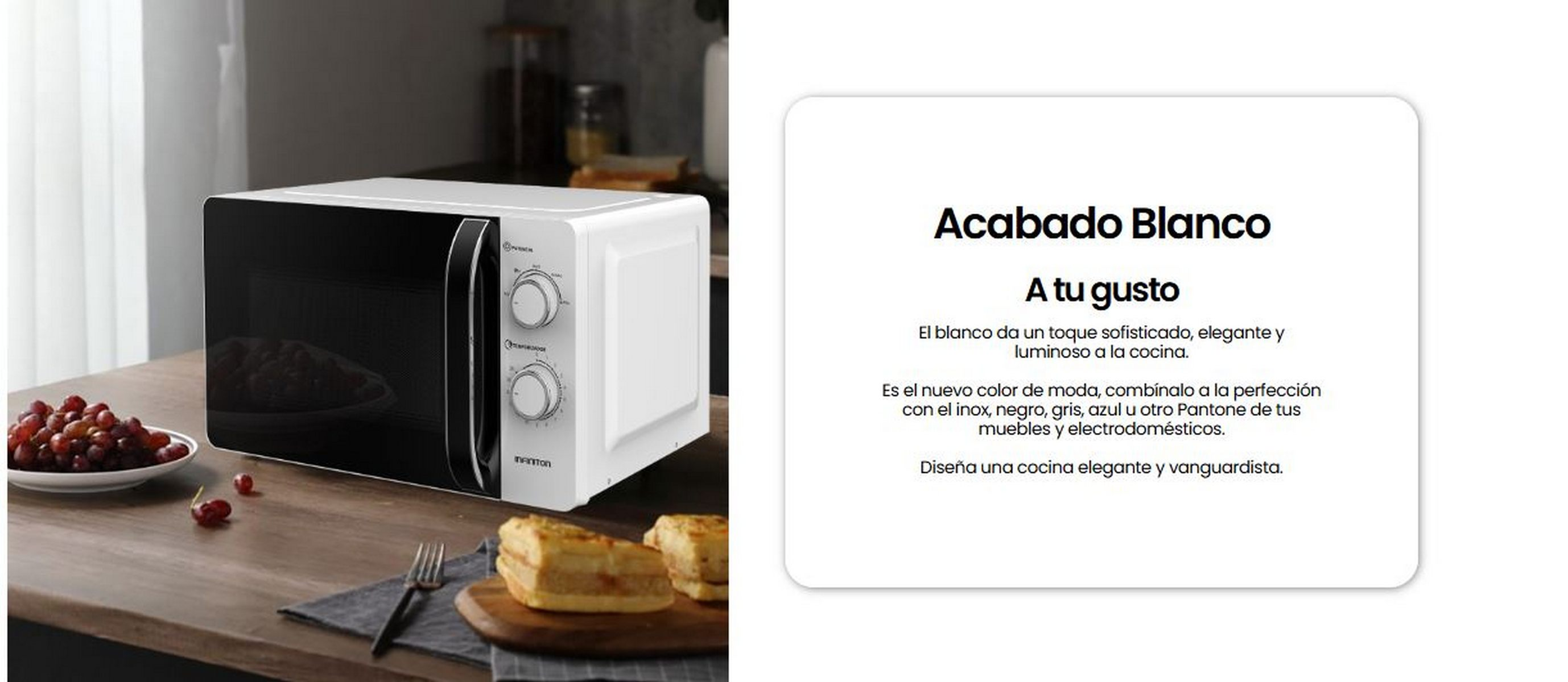 Un microondas blanco con puerta negra está sobre mesa madera, con comida y texto a la derecha.