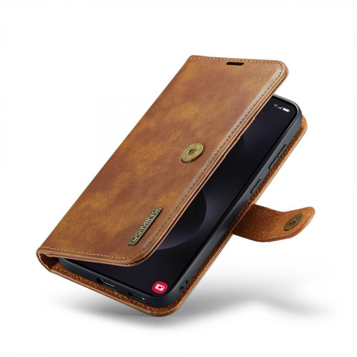 Geöffnete braune Leder-Handyhülle mit Telefon. Knopfverschluss, DG.MING-Logo.