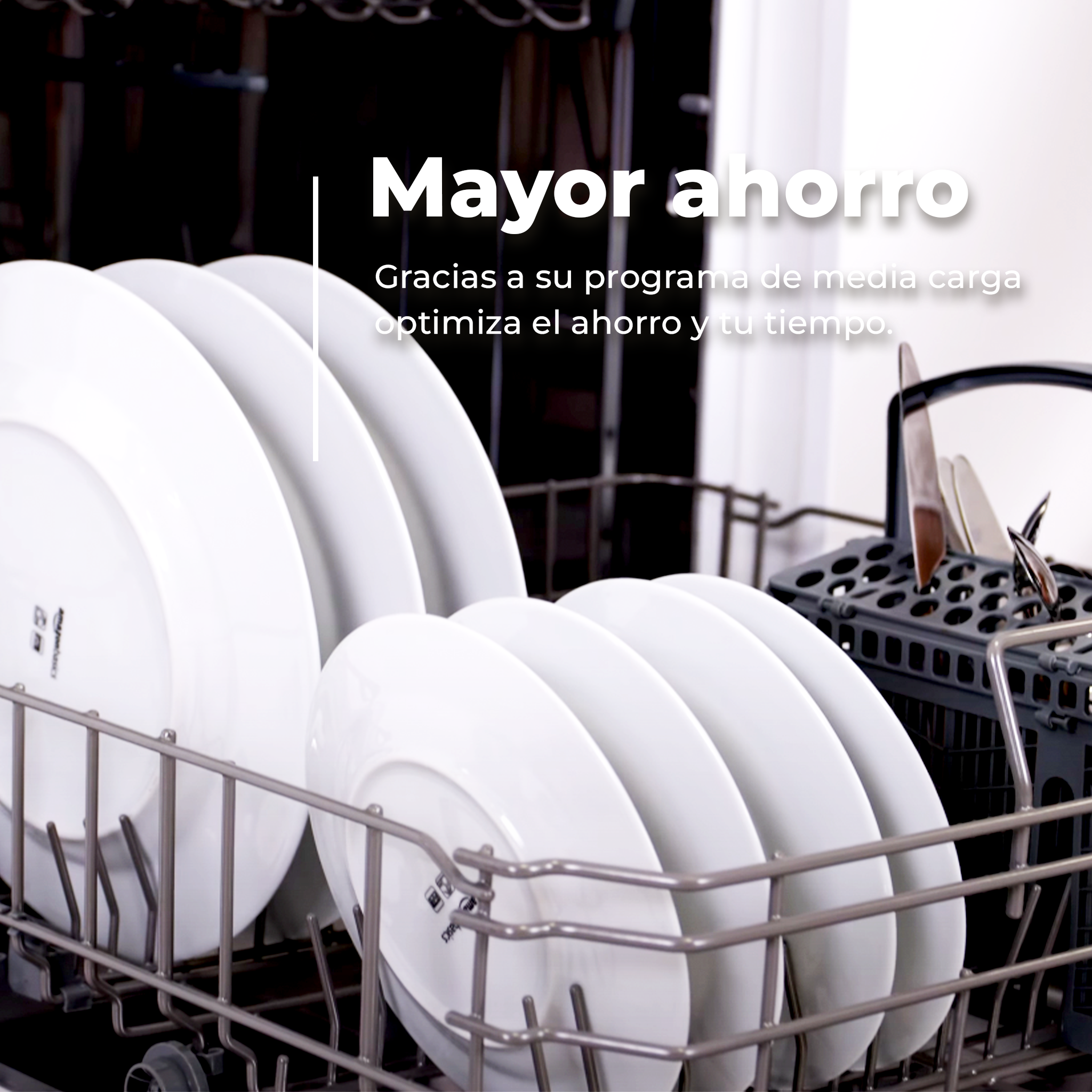 Lavavajillas con platos blancos. Textos en español: Mayor ahorro, Optimiza tu tiempo.