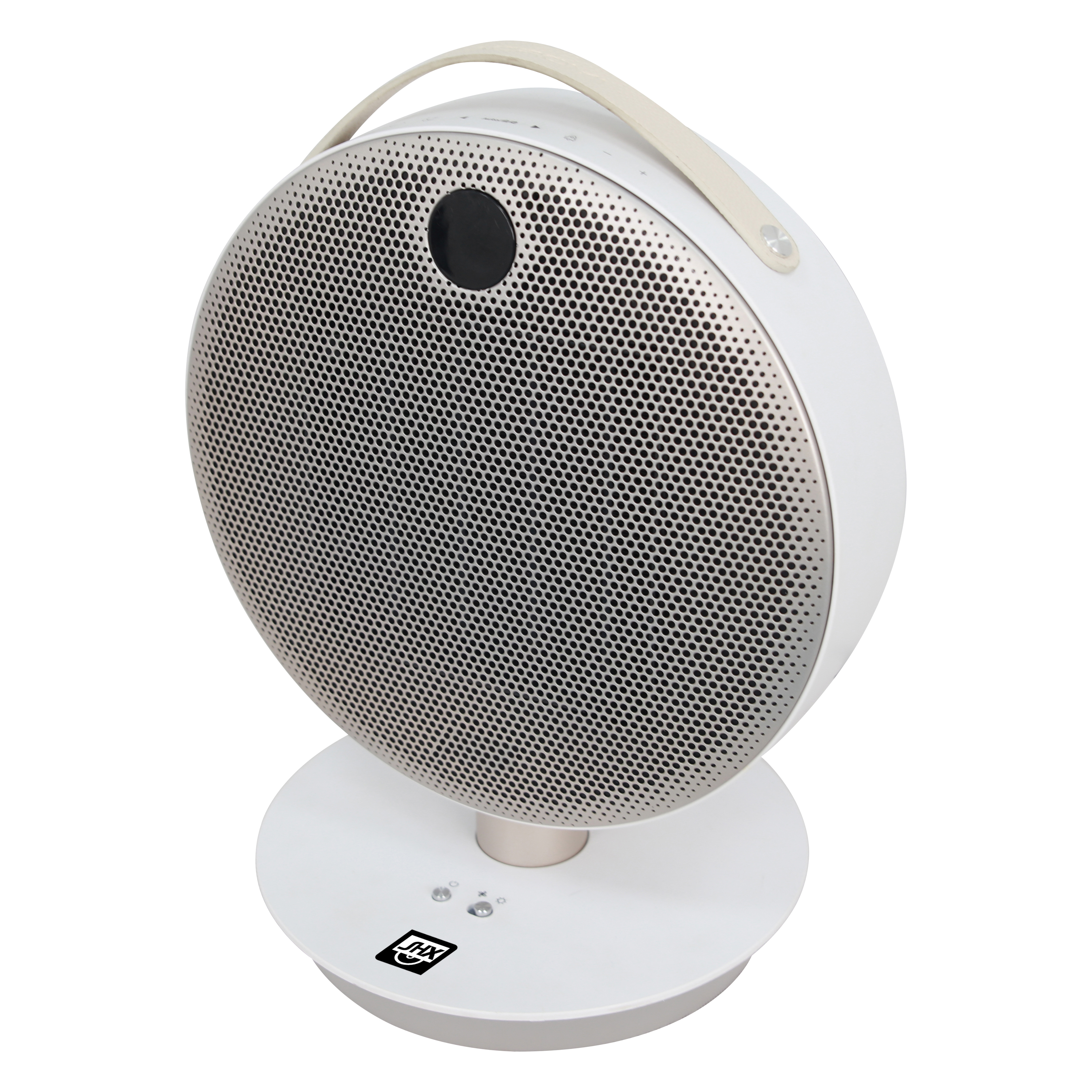 Ein weißer, runder Ventilator mit silbernem Gitter vorne und Griff. Er steht auf einem weißen Sockel.