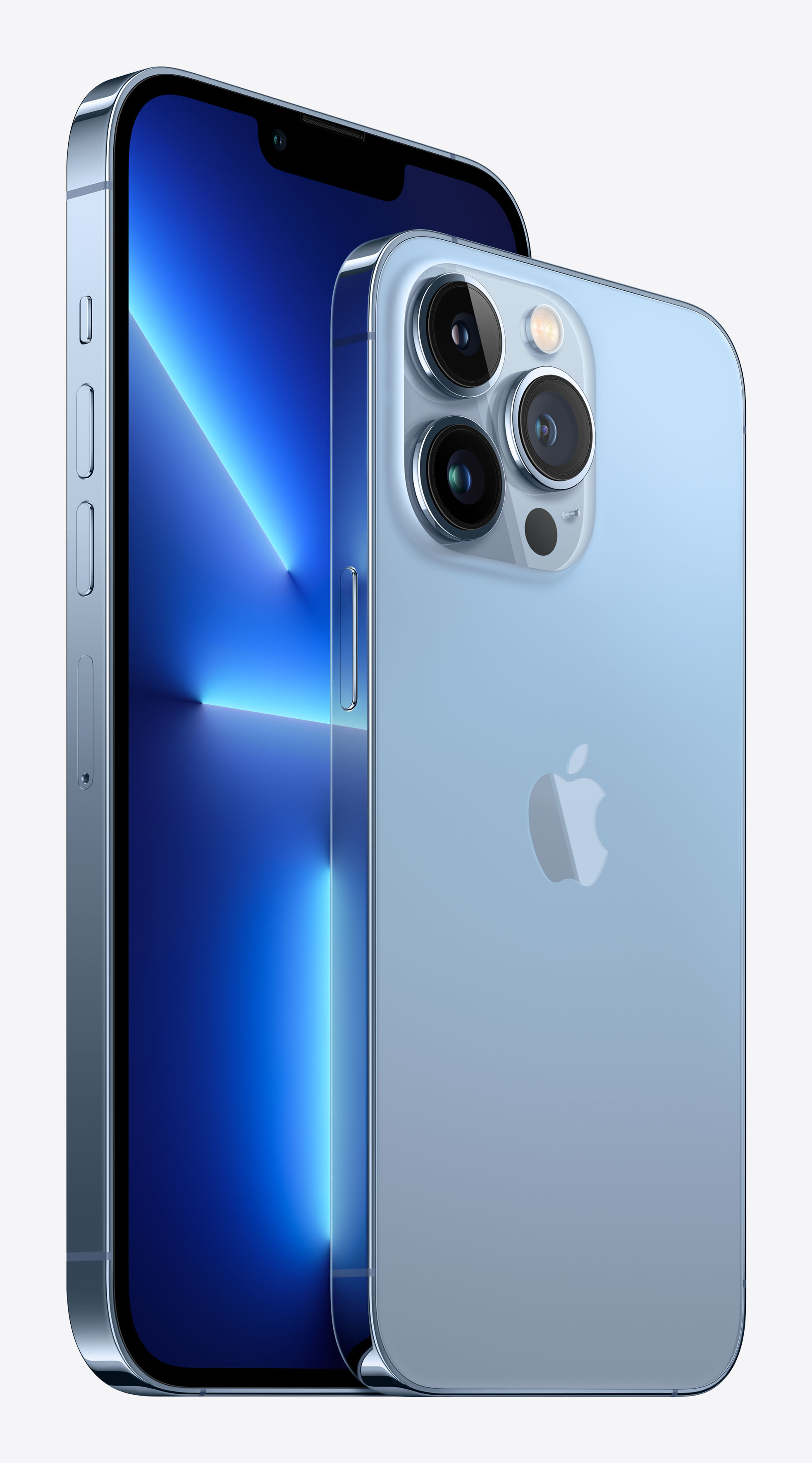 Dos modelos de iPhone 13 Pro, azul claro y plateado. Uno muestra la pantalla. El otro muestra las lentes de la cámara y el logo de Apple.
