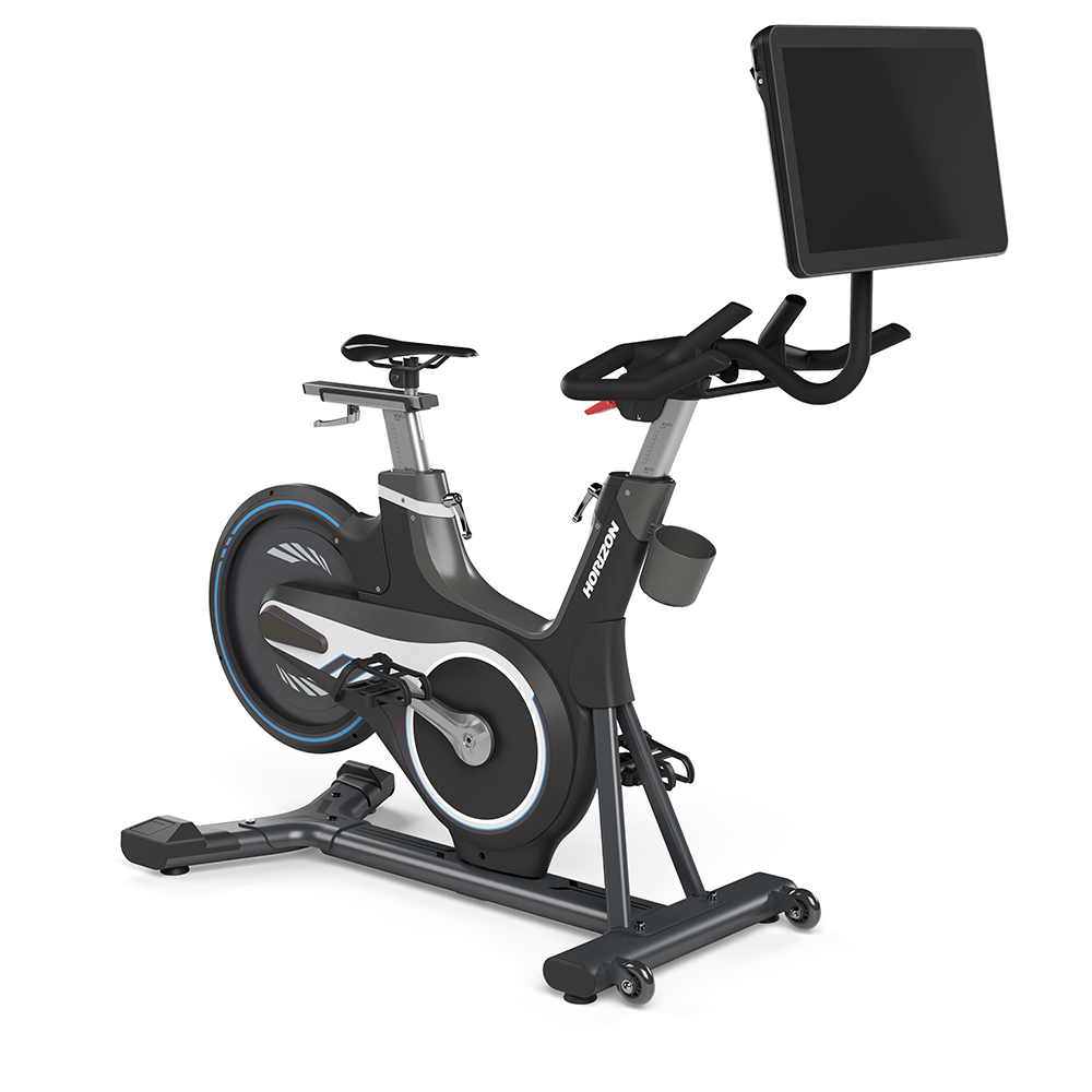 Stationäres Trainingsrad mit großem Bildschirm. Schwarz und Grau, mit weißem Hintergrund. HORIZON-Logo auf dem Fahrrad.