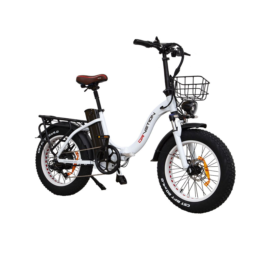 Bicicletta elettrica bianca con pneumatici neri, cestino e sella rossa.