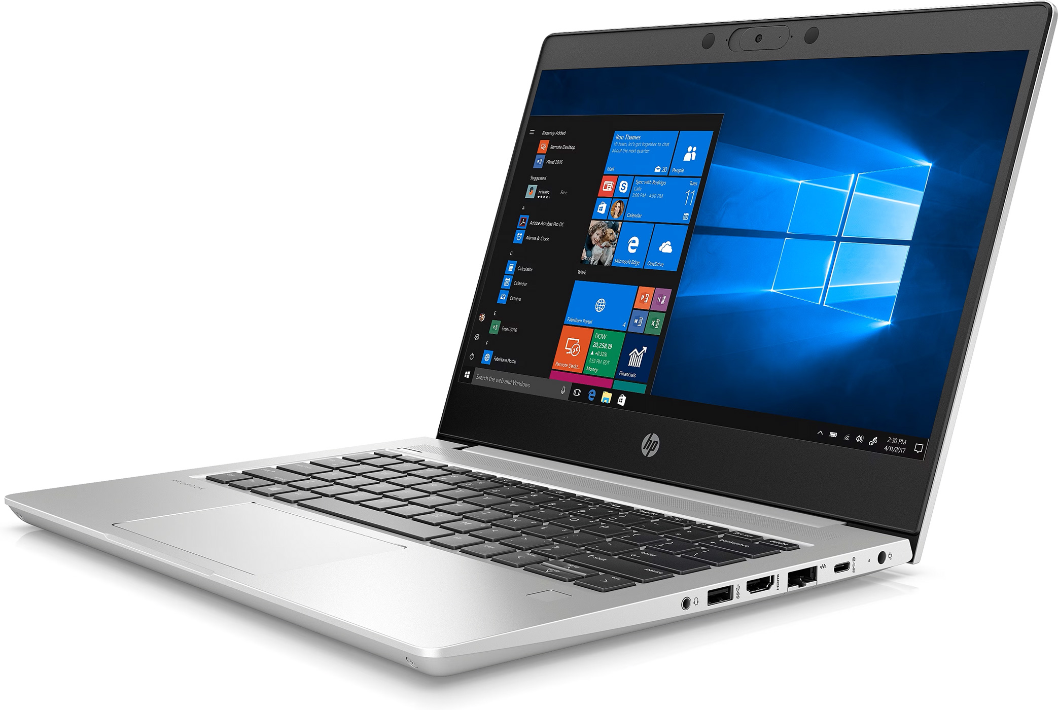 Zilveren HP laptop open, met Windows bureaublad. Schuine weergave, toetsenbord en scherm zichtbaar.