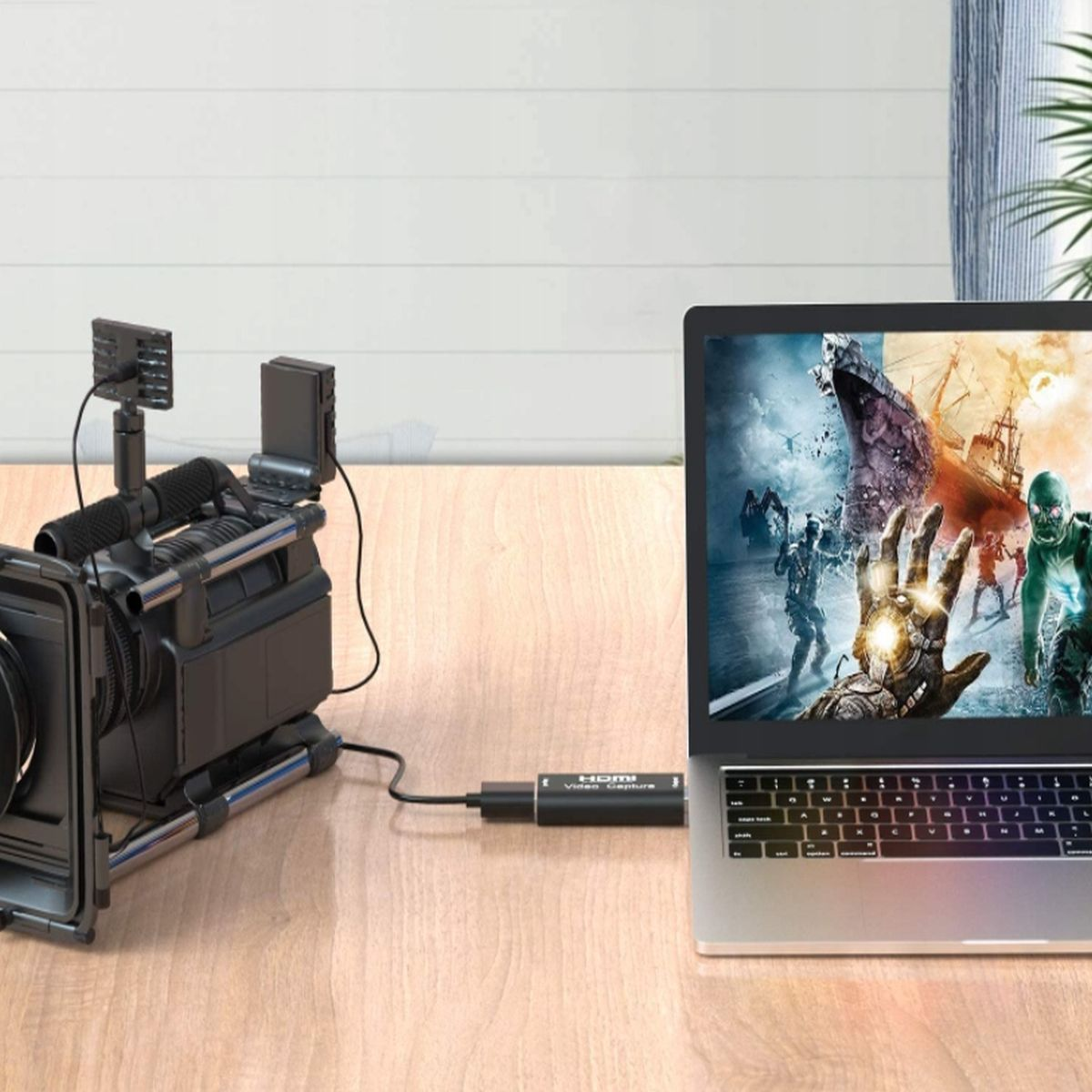 Kamera wideo podłączona do laptopa za pośrednictwem urządzenia przechwytującego. Scena na ekranie.