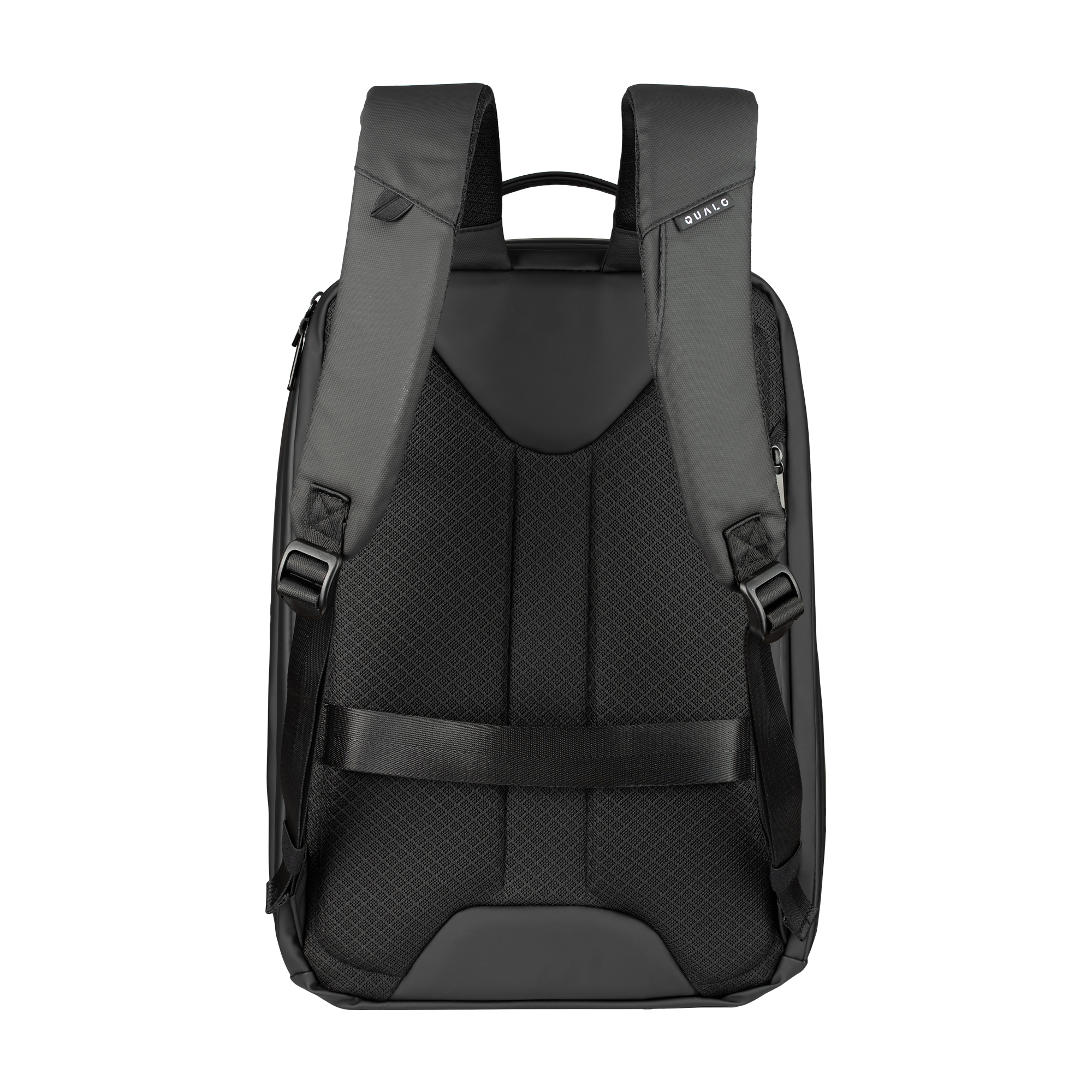 Tył czarnego plecaka. Posiada paski, uchwyt i siatkowy tył. Widoczne jest logo QUALO.