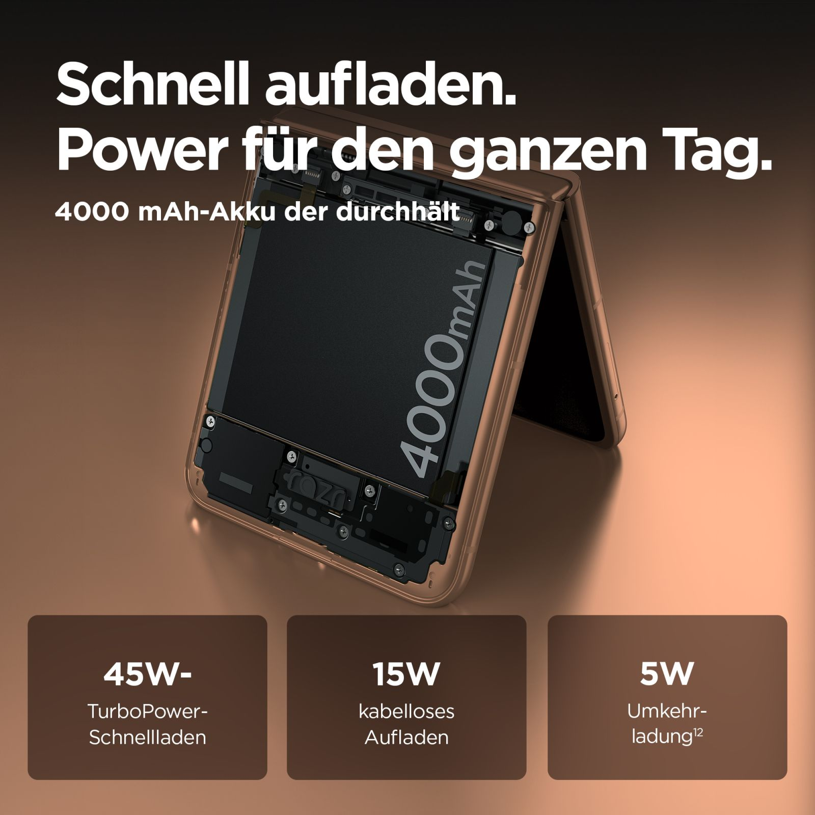 Aufgeklapptes Handy, Bildschirm sichtbar. Text und Symbole für Laden und Akkukapazität sind sichtbar. Goldener Hintergrund.