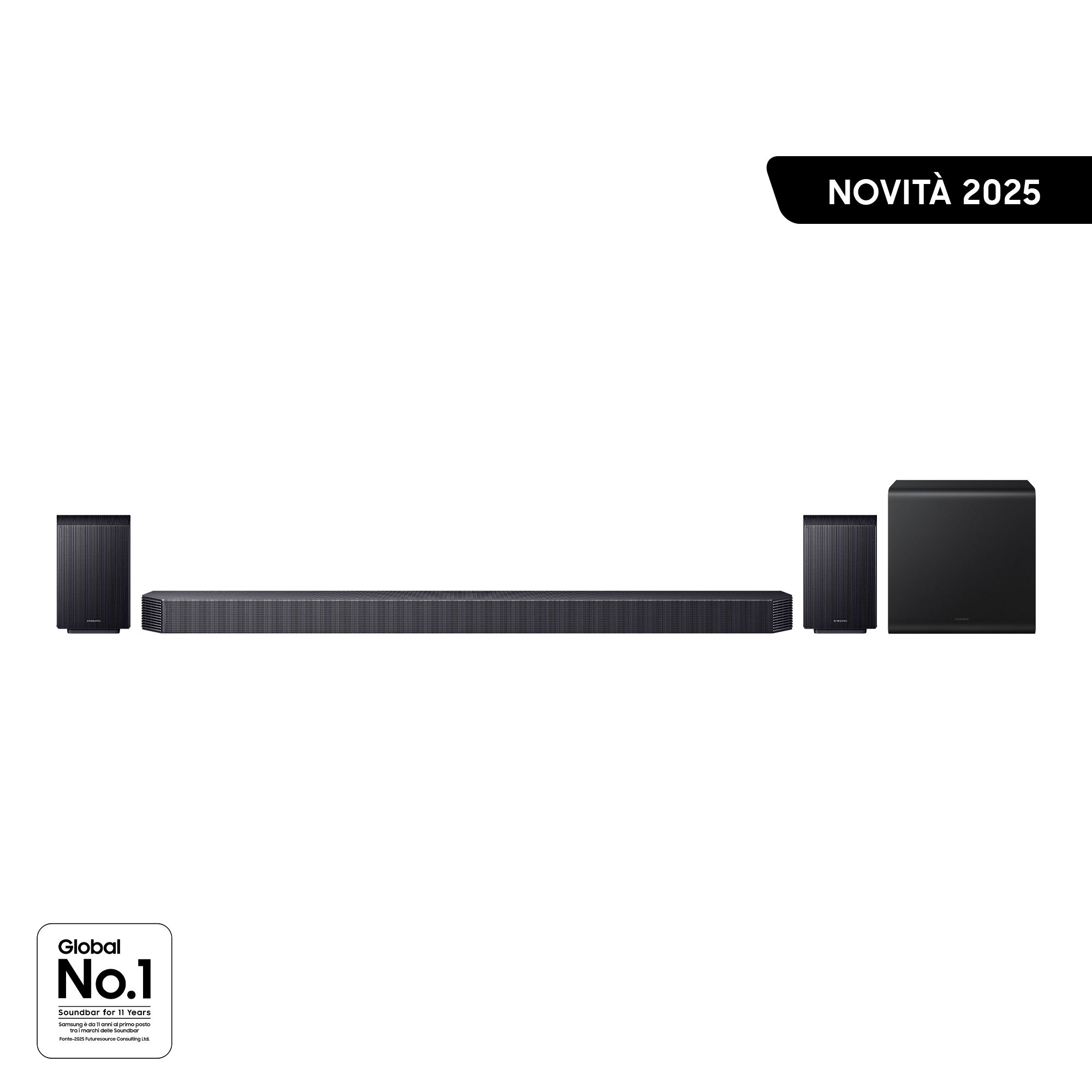 Un caisson de basses noir, positionné sur fond blanc.