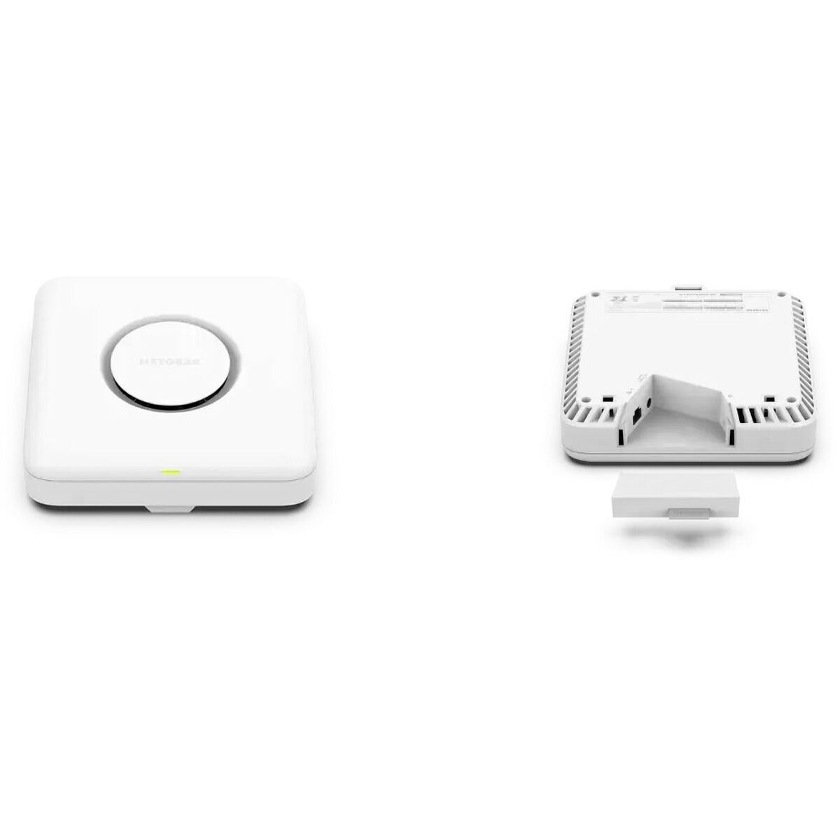 Dos vistas de un punto de acceso inalámbrico NETGEAR blanco. Una muestra la parte superior, otra la inferior.
