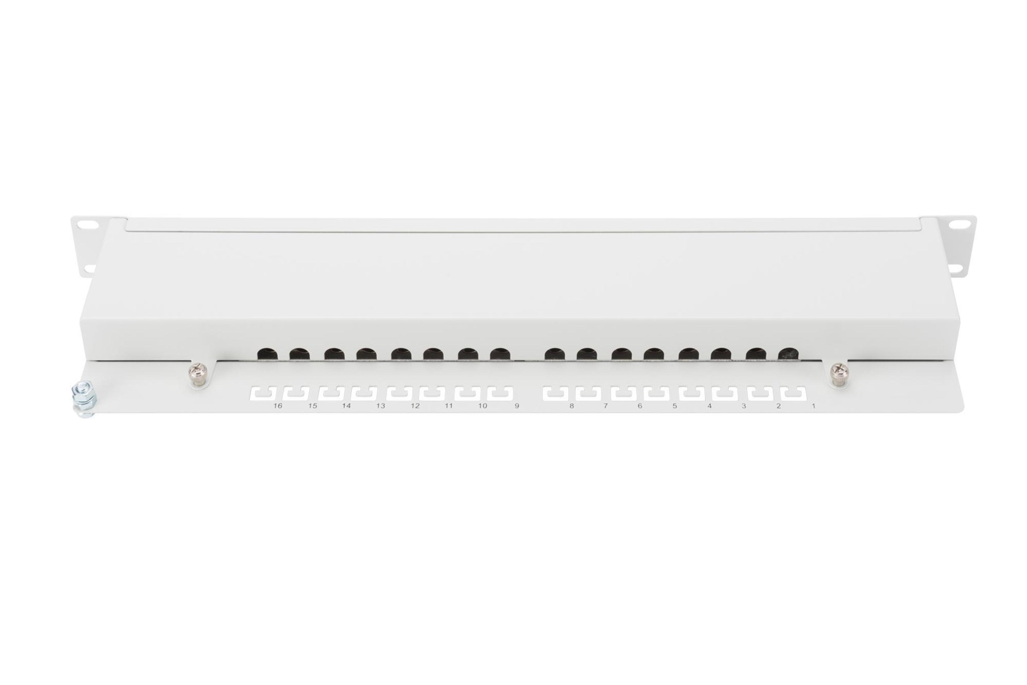 Pannello patch bianco con sedici porte numerate e viti su sfondo bianco.