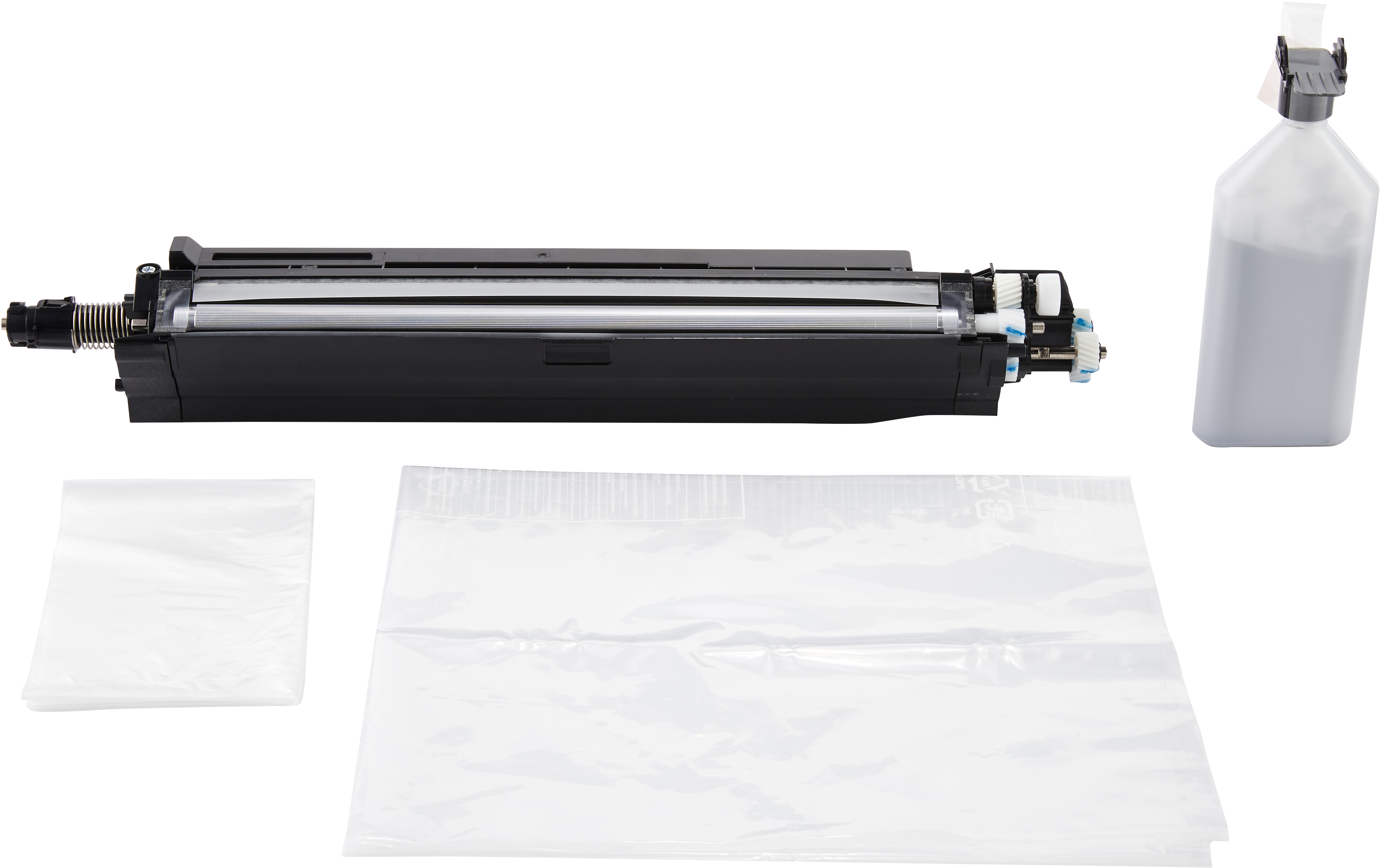 Materiały eksploatacyjne do drukarki, w tym czarny wkład z tonerem, przezroczyste plastikowe torby i pojemnik.