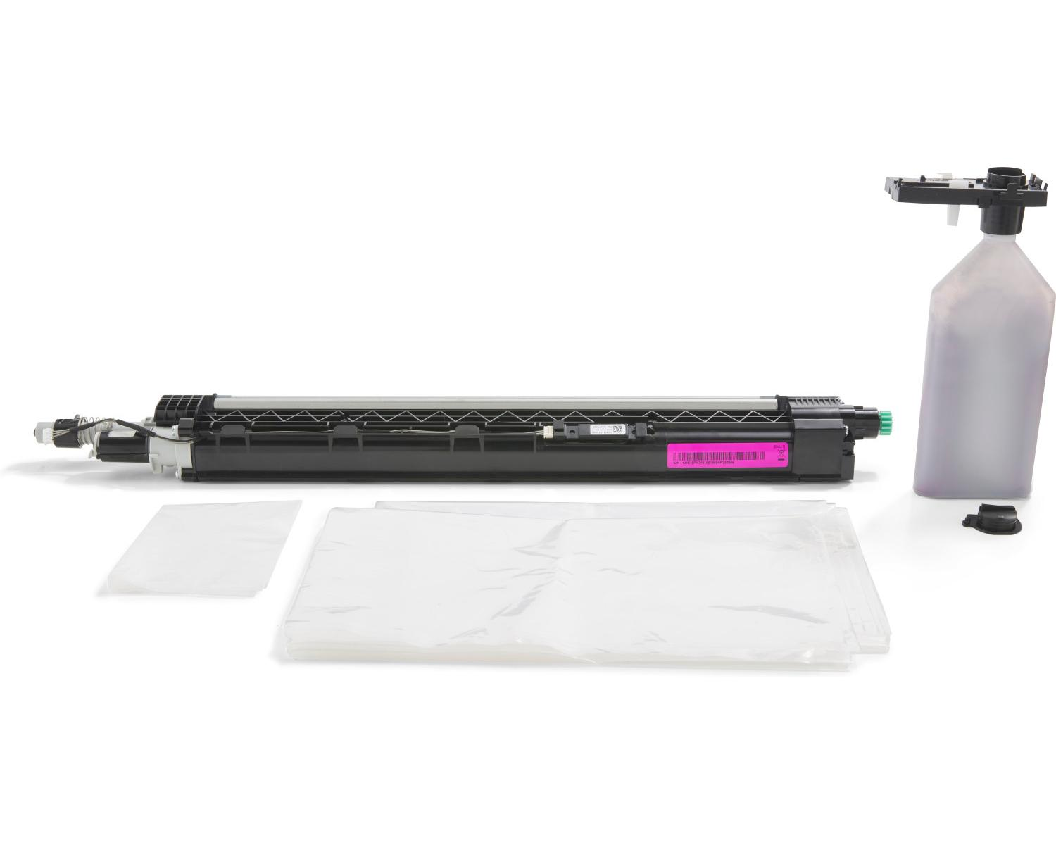 Części drukarki atramentowej na białym tle: toner, worki i pojemnik z płynem.