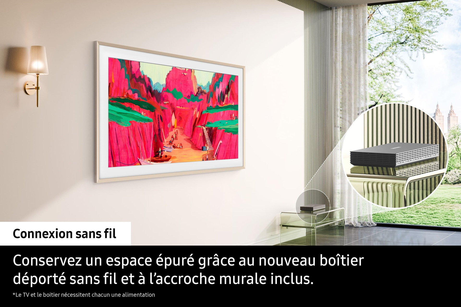 Ekran telewizora w pokoju, z obrazem na ścianie i przezroczystą szklaną półką.