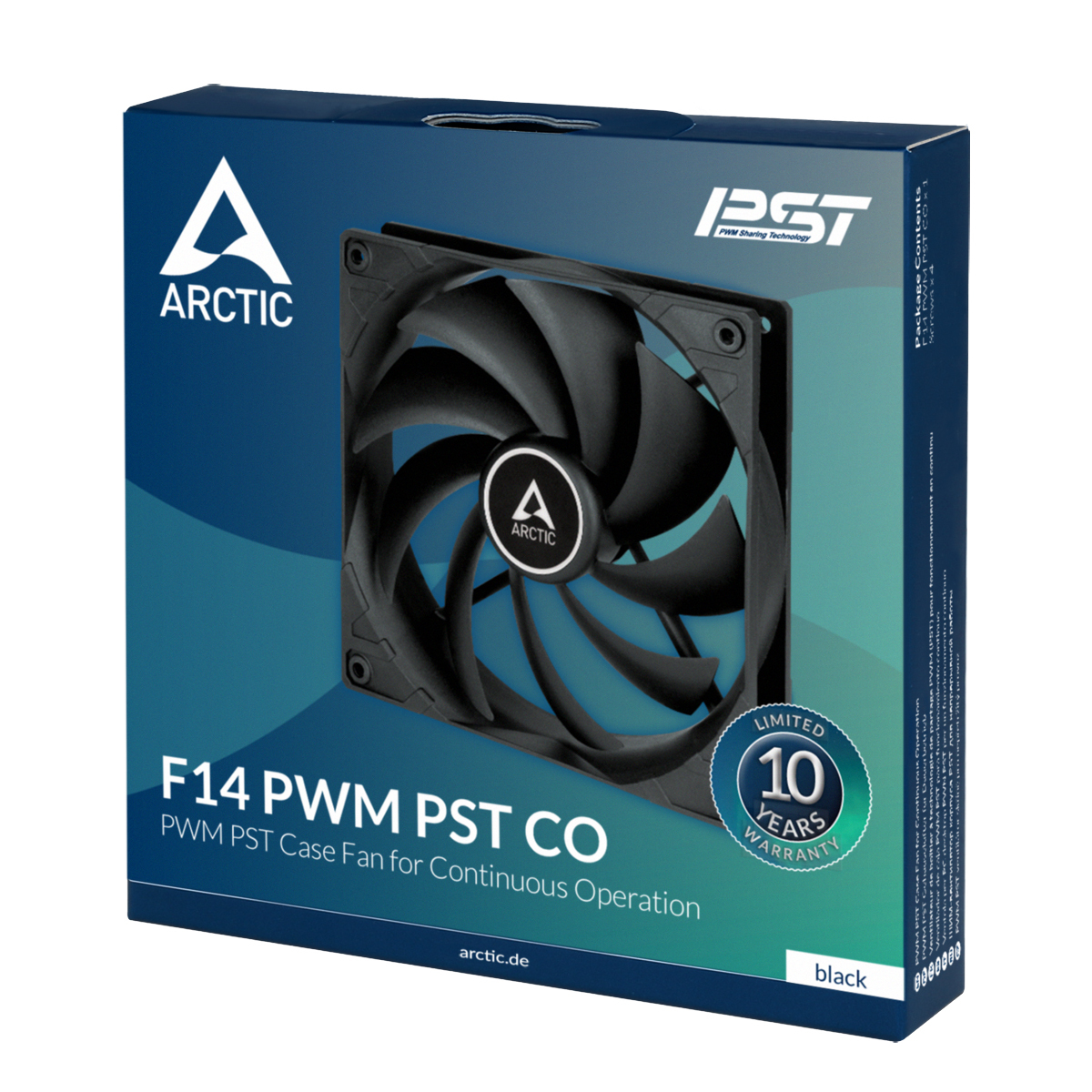 Scatola con ventola per PC, ventola nera all'interno, con il logo Arctic. La scatola è blu scuro con testo bianco.