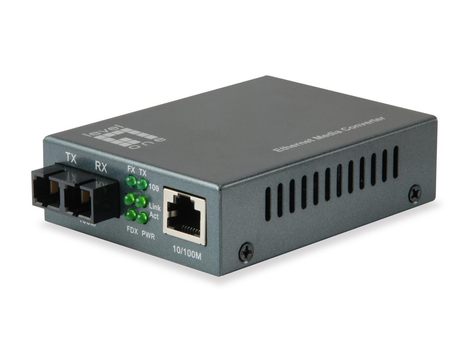 Convertitore di media Ethernet grigio. Ha porte, luci e l'etichetta 'level one'.