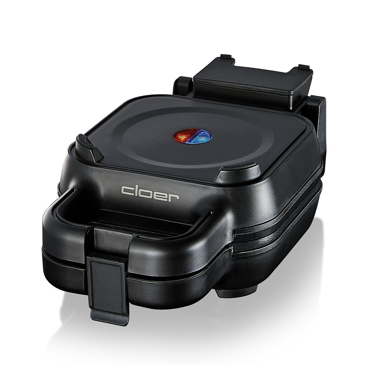Una gofrera Cloer negra, cerrada, con luces rojas y azules, aislada sobre blanco.