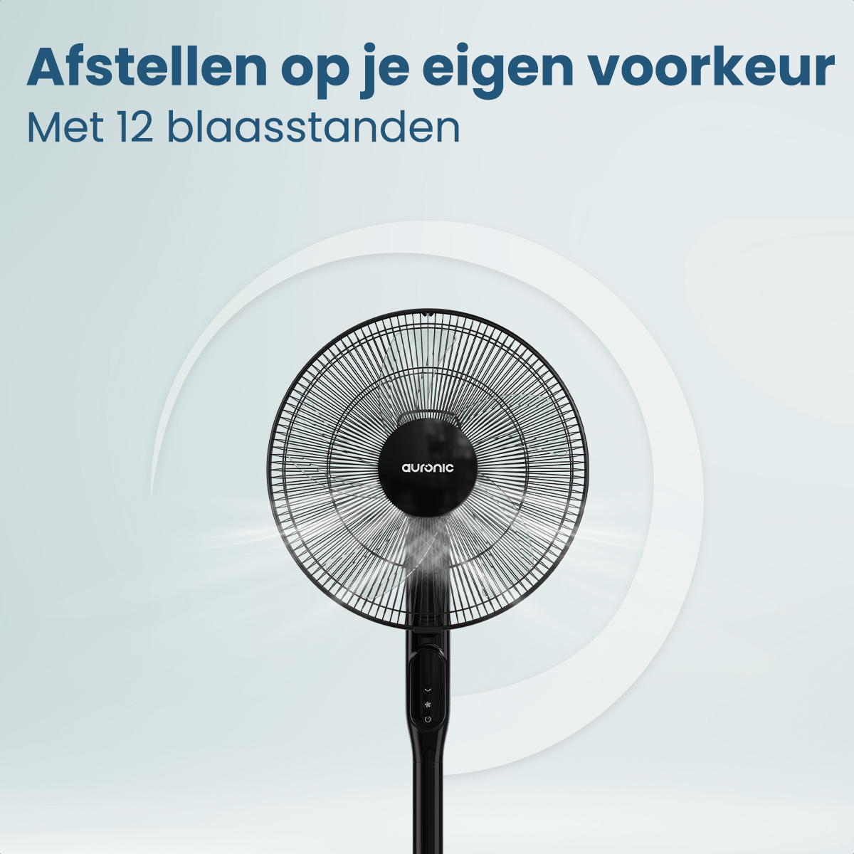 Un ventilateur noir avec un effet de tourbillon bleu et du texte, sur fond bleu clair, montrant 12 vitesses.
