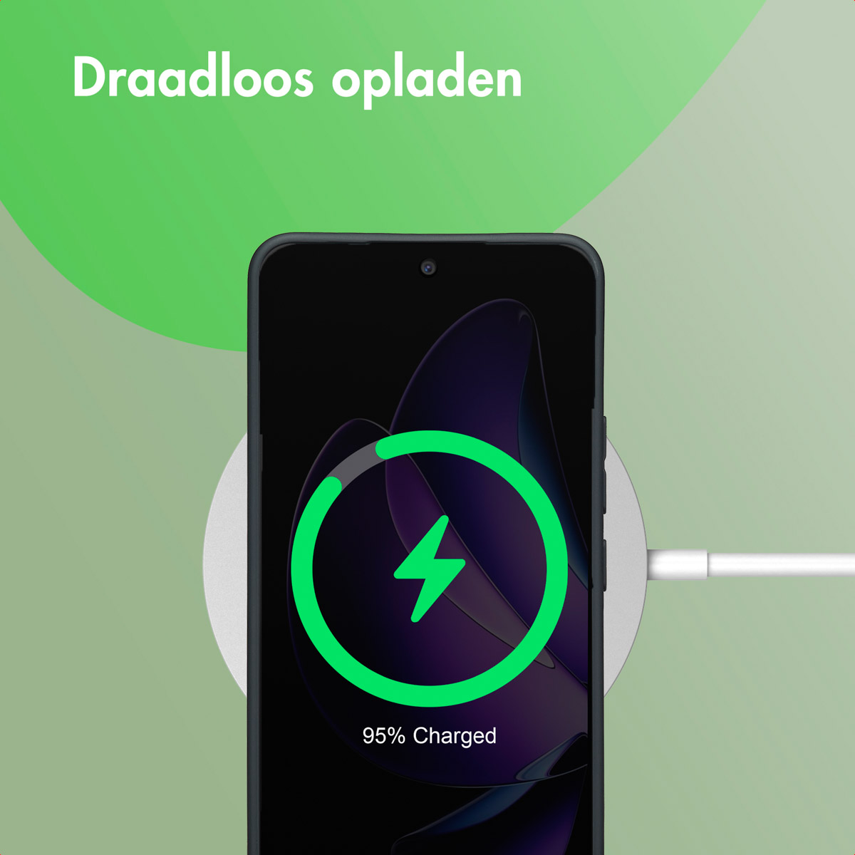 Un téléphone se chargeant sans fil sur un socle, avec un éclair vert sur l'écran.