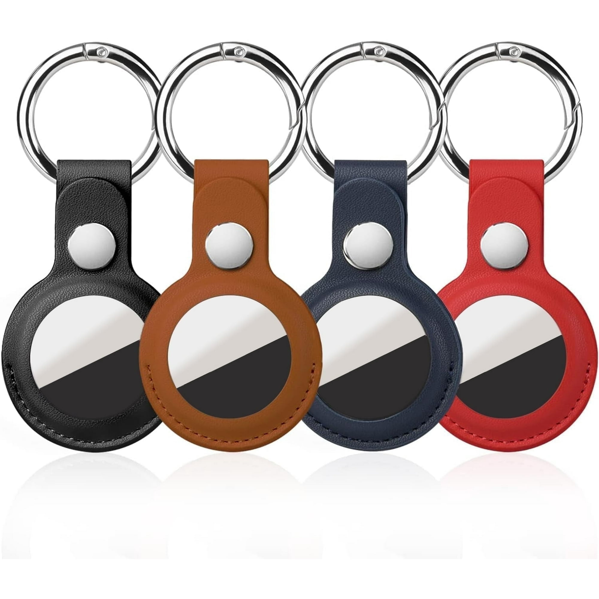 Vier Leder-AirTag-Halter in Schwarz, Braun, Blau und Rot, mit silbernen Schlüsselringen.
