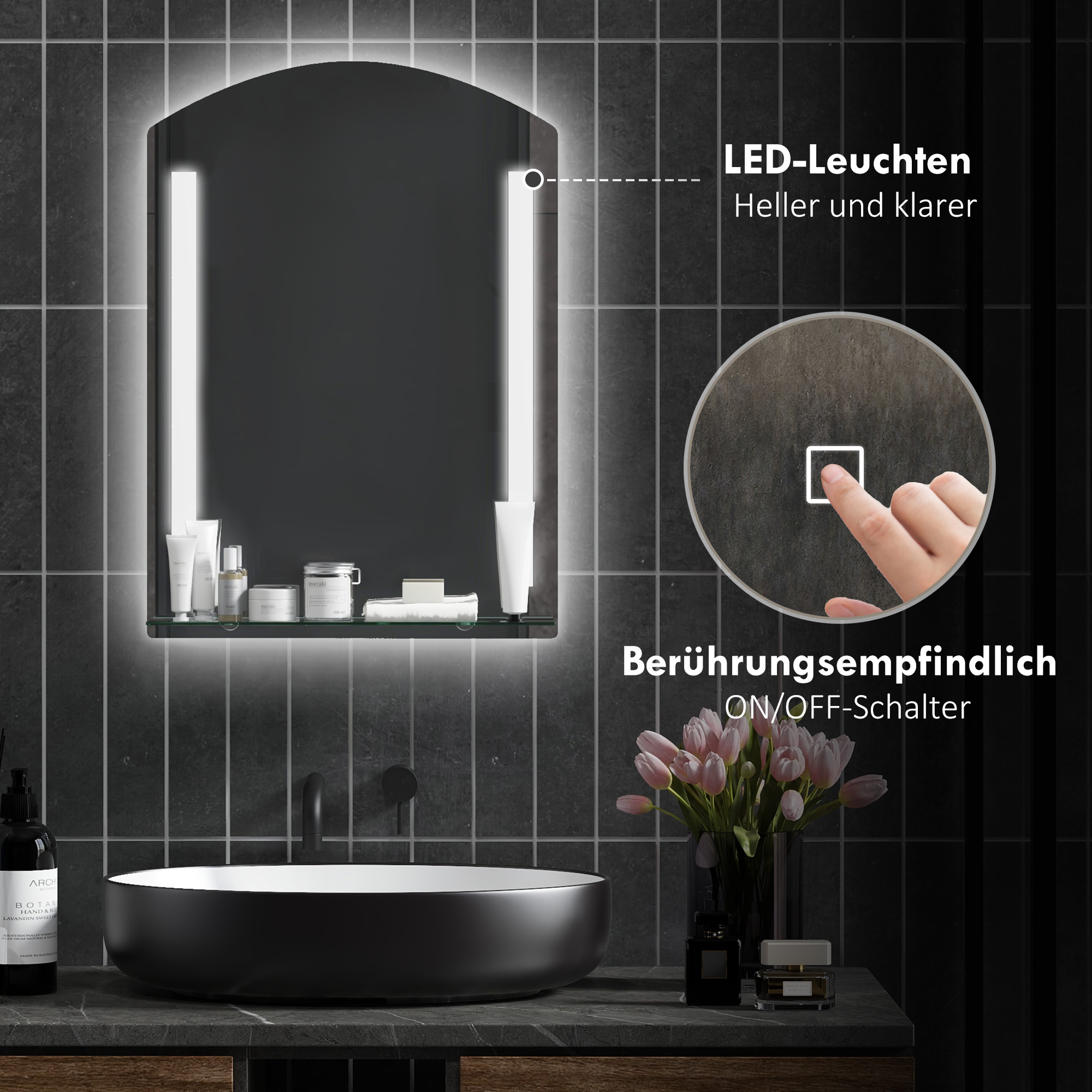 Ein Badezimmerspiegel mit LED-Leuchten und einem berührungsempfindlichen Ein/Aus-Schalter. Waschbecken und Blumen sind sichtbar.