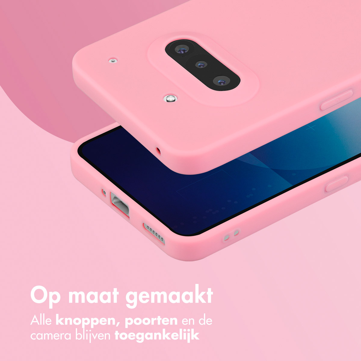 Roze telefoonhoesje, het bovenste deel is open. De telefoon zit erin. Roze achtergrond.