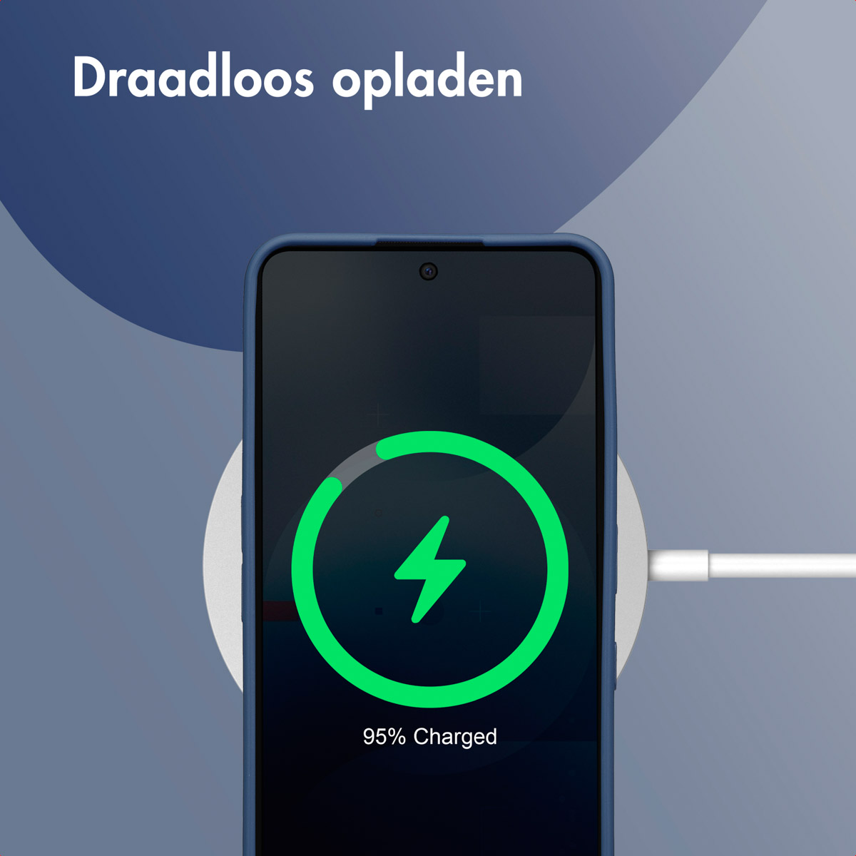 Telefoon draadloos aan het opladen. Telefoon toont oplaadpictogram bij 95%.