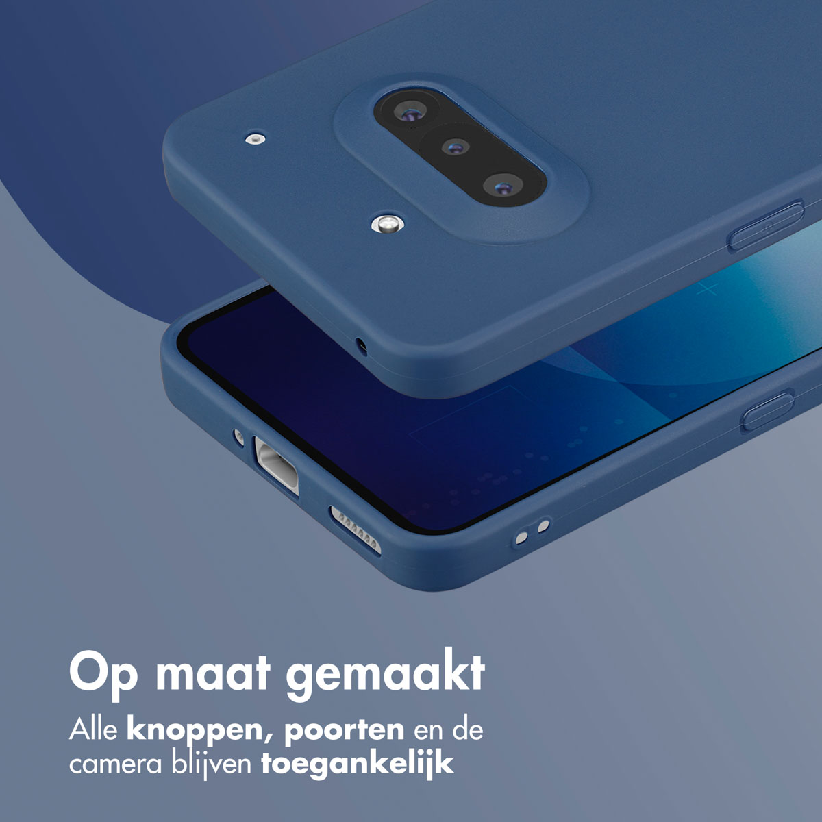 Telefoon en blauwe hoes. De hoes beschermt de telefoon en heeft uitsparingen voor poorten.