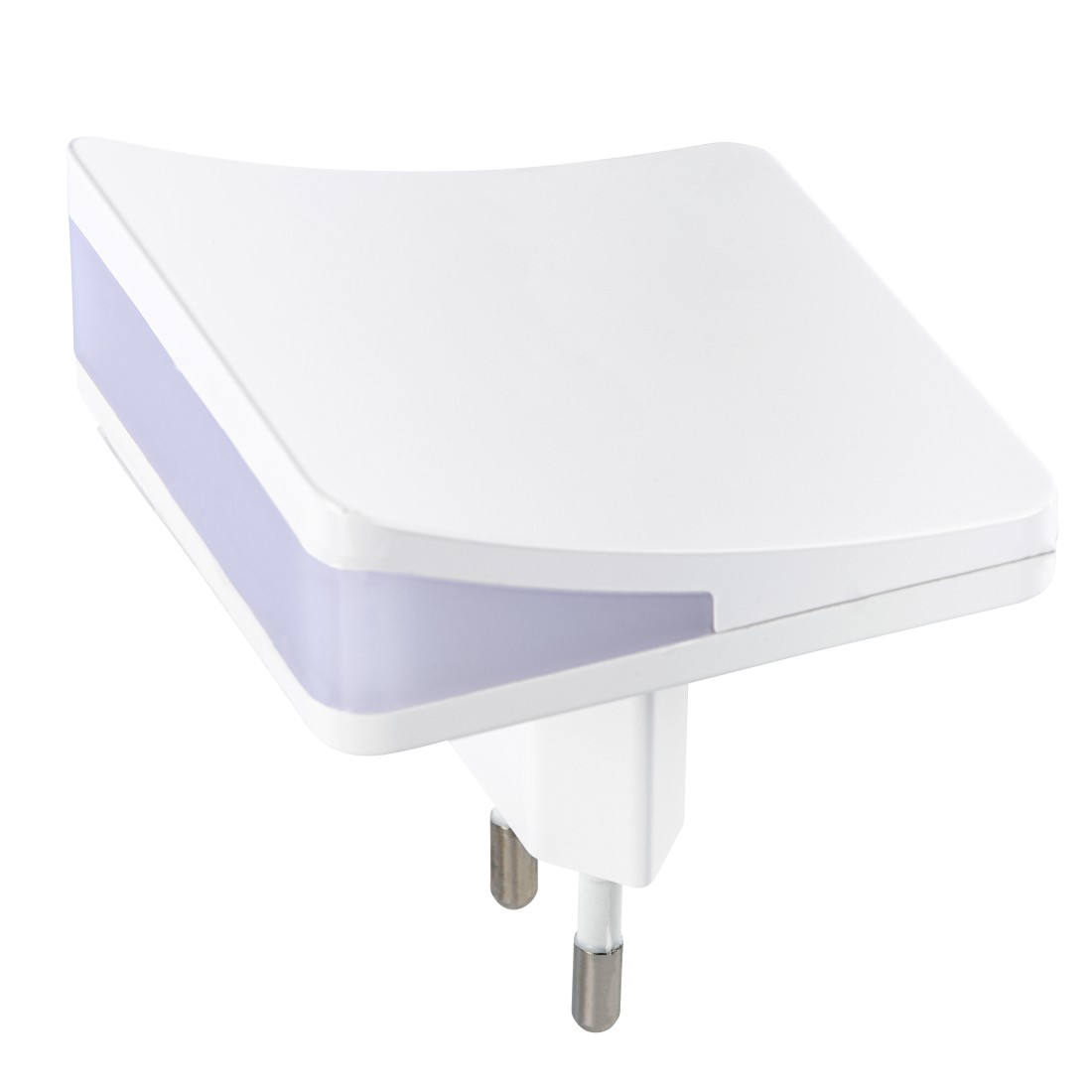 Biała, kątowa lampka nocna z niebieską poświatą z boku i wtyczką.