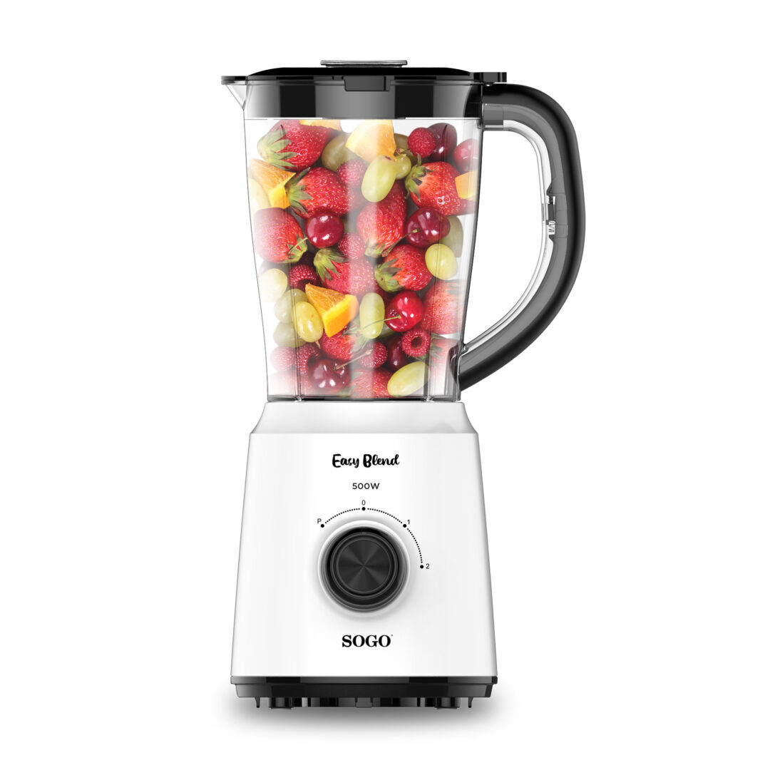 Licuadora blanca llena de frutas. Texto al frente: Easy Blend 500W.